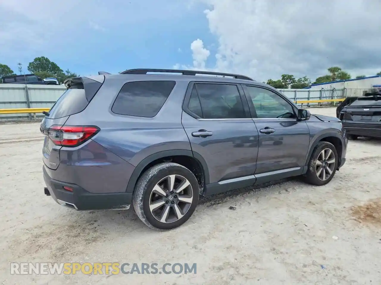 3 fotografías del automóvil dañado 5FNYG2H71SB016983 HONDA PILOT 2025