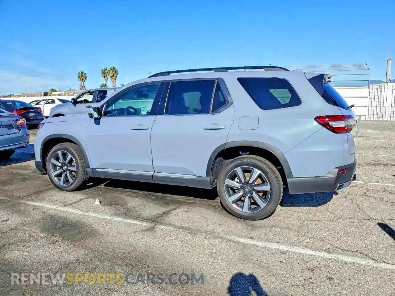 2 Photograph of a damaged car 5FNYG2H7XSB044328 HONDA PILOT 2025