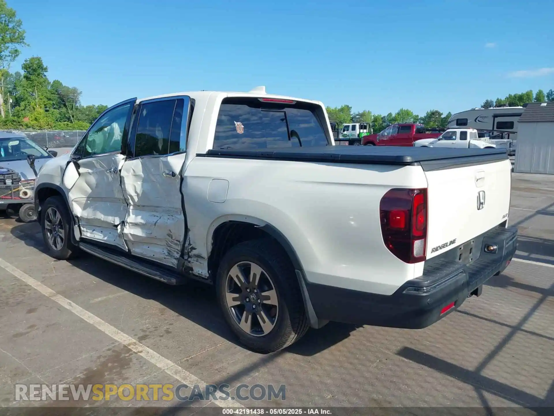 3 Photograph of a damaged car 5FPYK3F74KB006804 HONDA RIDGELINE 2019
