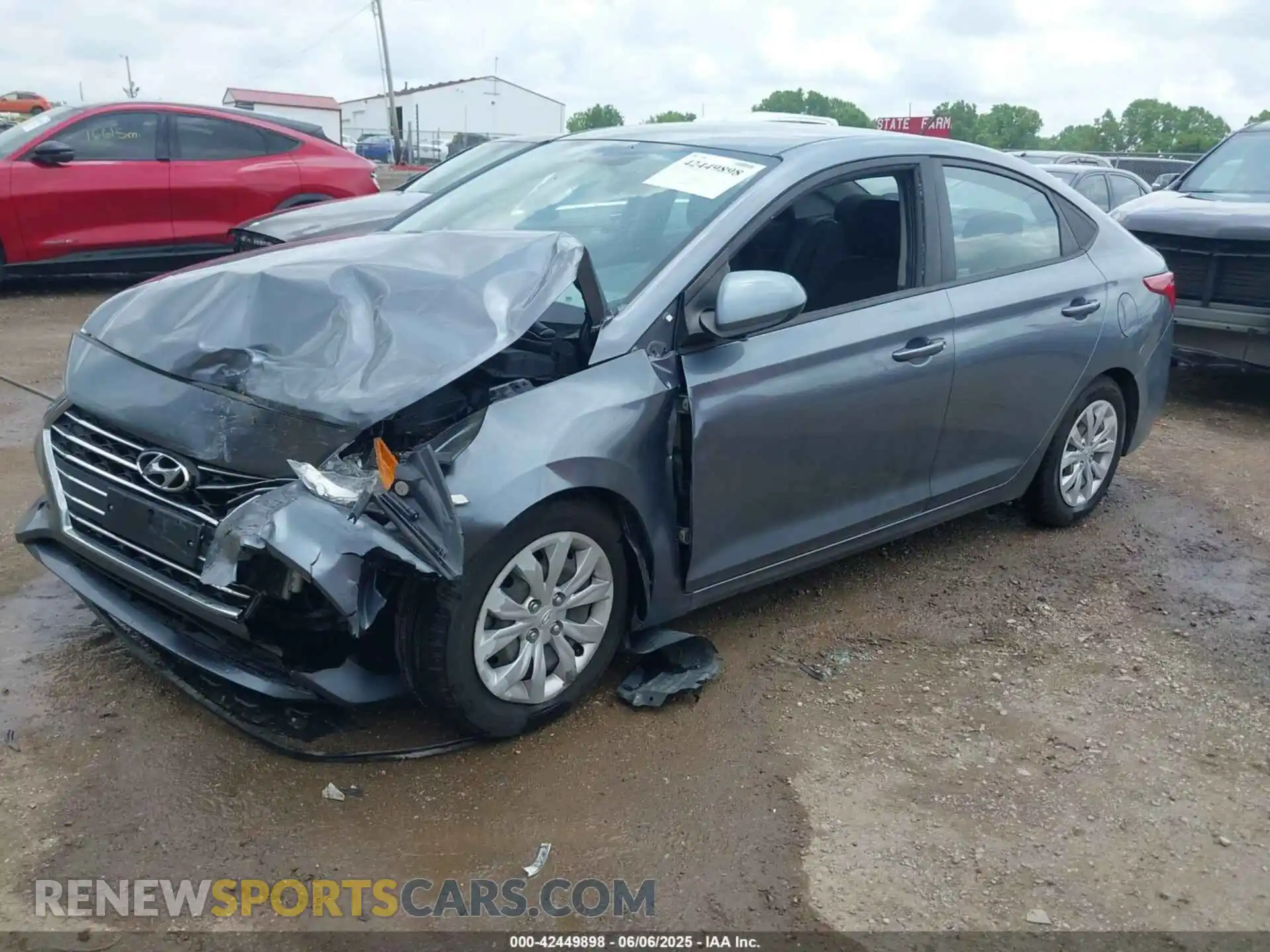 2 fotografías del automóvil dañado 3KPC24A3XKE076648 HYUNDAI ACCENT 2019