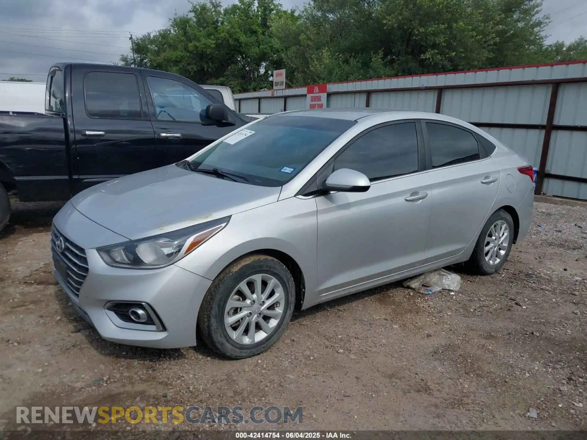 2 fotografías del automóvil dañado 3KPC24A60LE111306 HYUNDAI ACCENT 2020