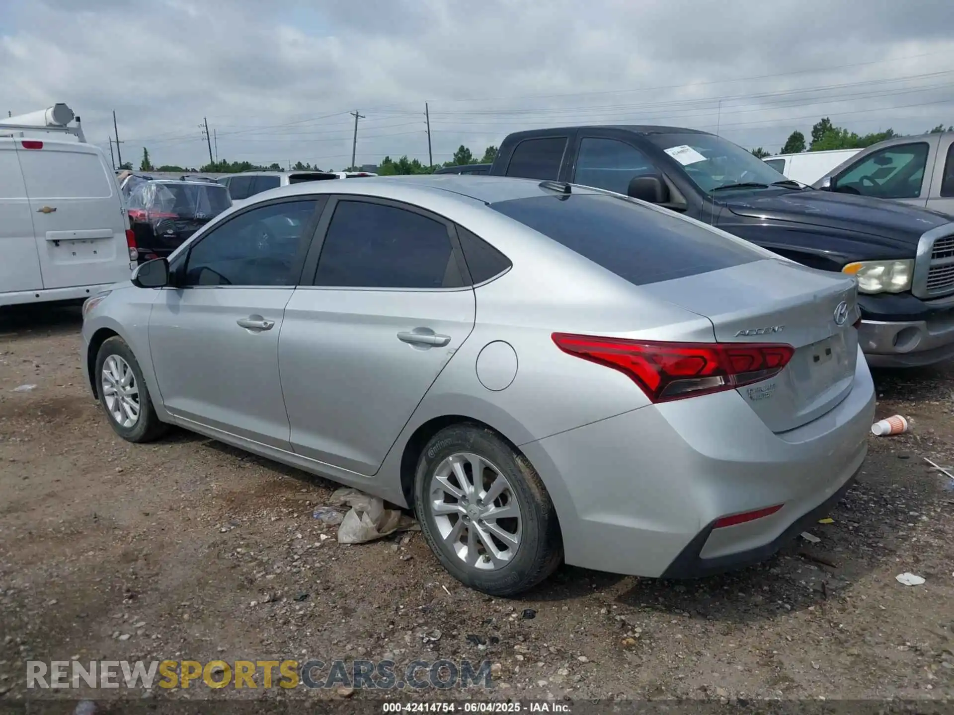 3 fotografías del automóvil dañado 3KPC24A60LE111306 HYUNDAI ACCENT 2020