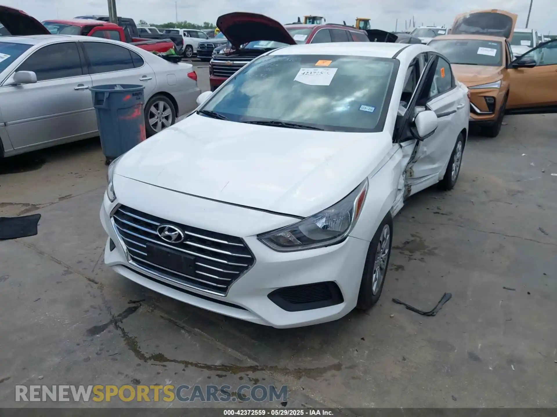 2 Photograph of a damaged car 3KPC24A61LE096279 HYUNDAI ACCENT 2020