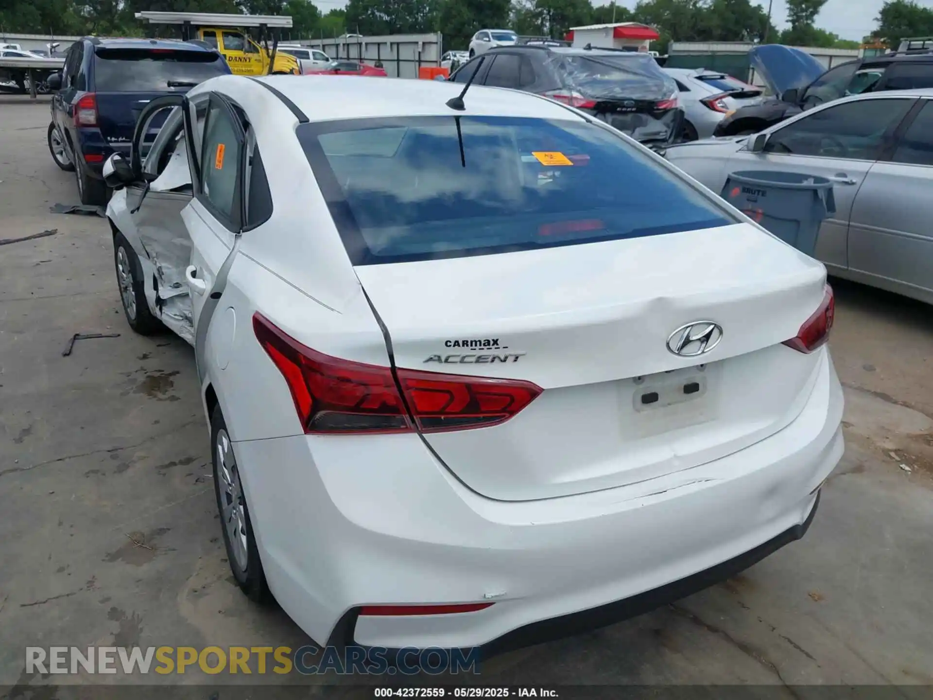 3 Photograph of a damaged car 3KPC24A61LE096279 HYUNDAI ACCENT 2020
