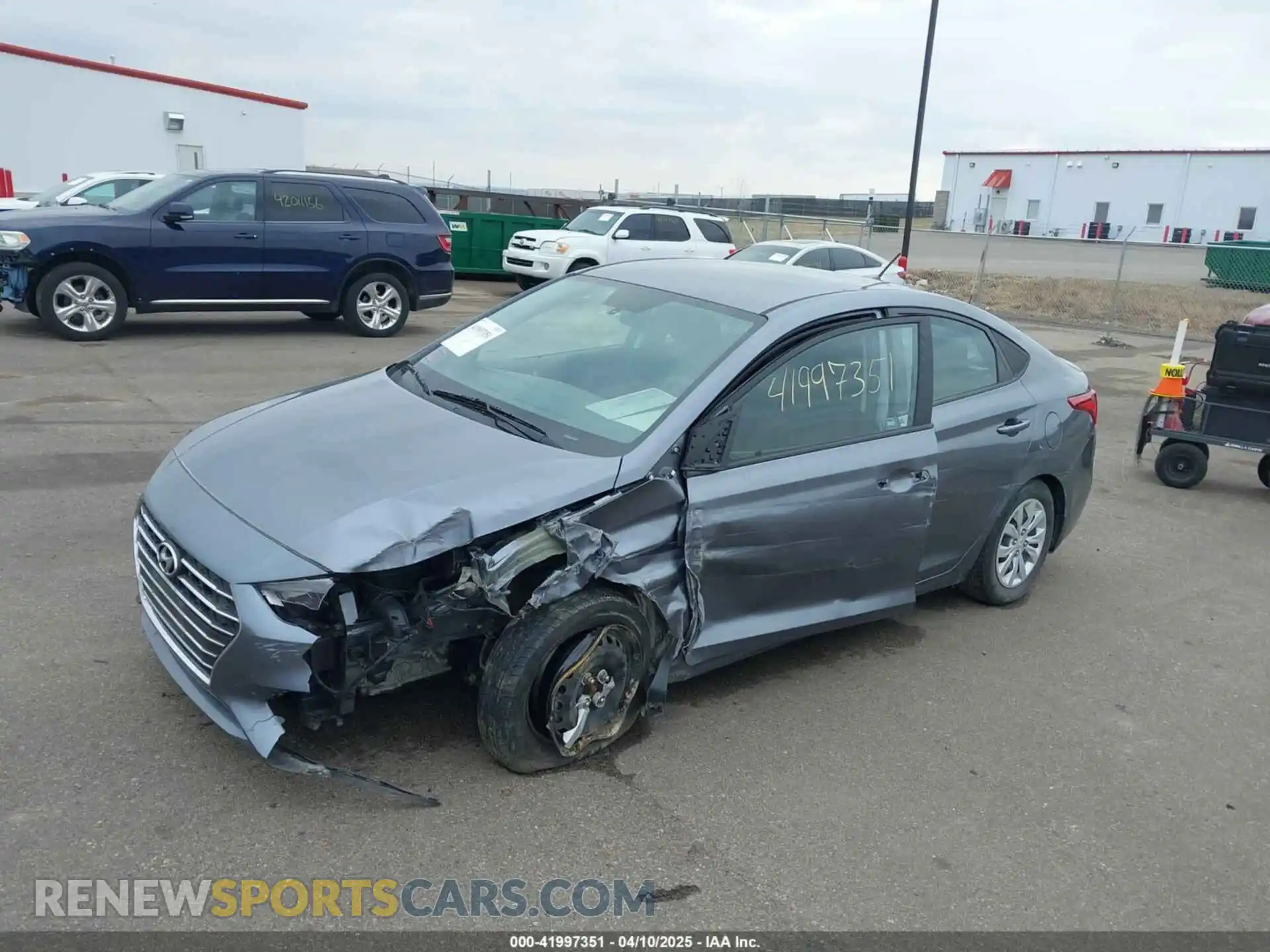 2 Photograph of a damaged car 3KPC24A61LE096847 HYUNDAI ACCENT 2020