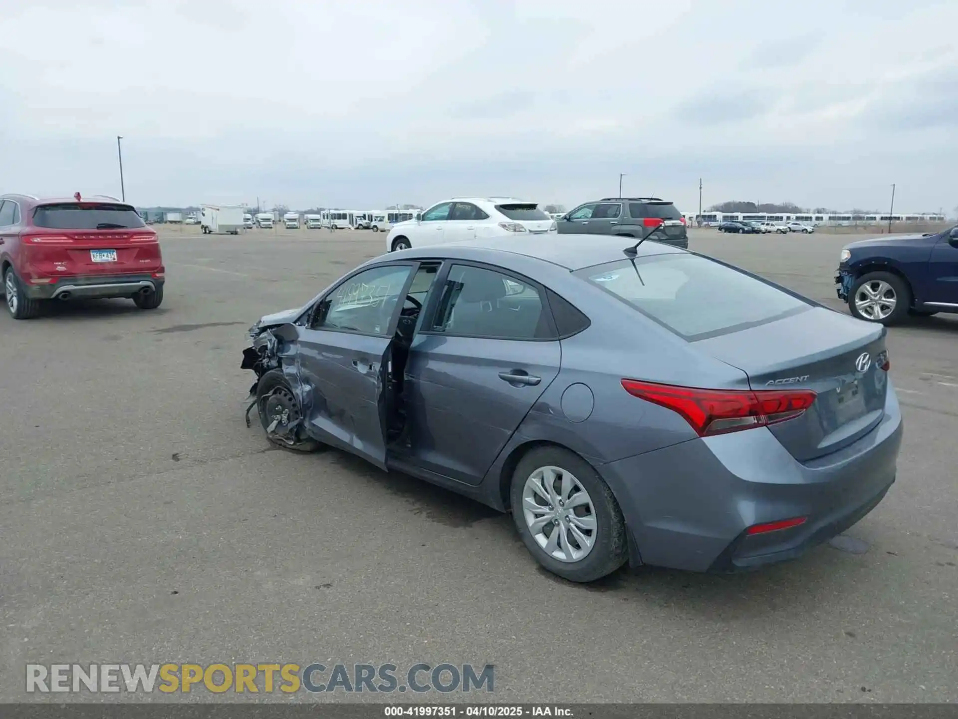 3 Photograph of a damaged car 3KPC24A61LE096847 HYUNDAI ACCENT 2020