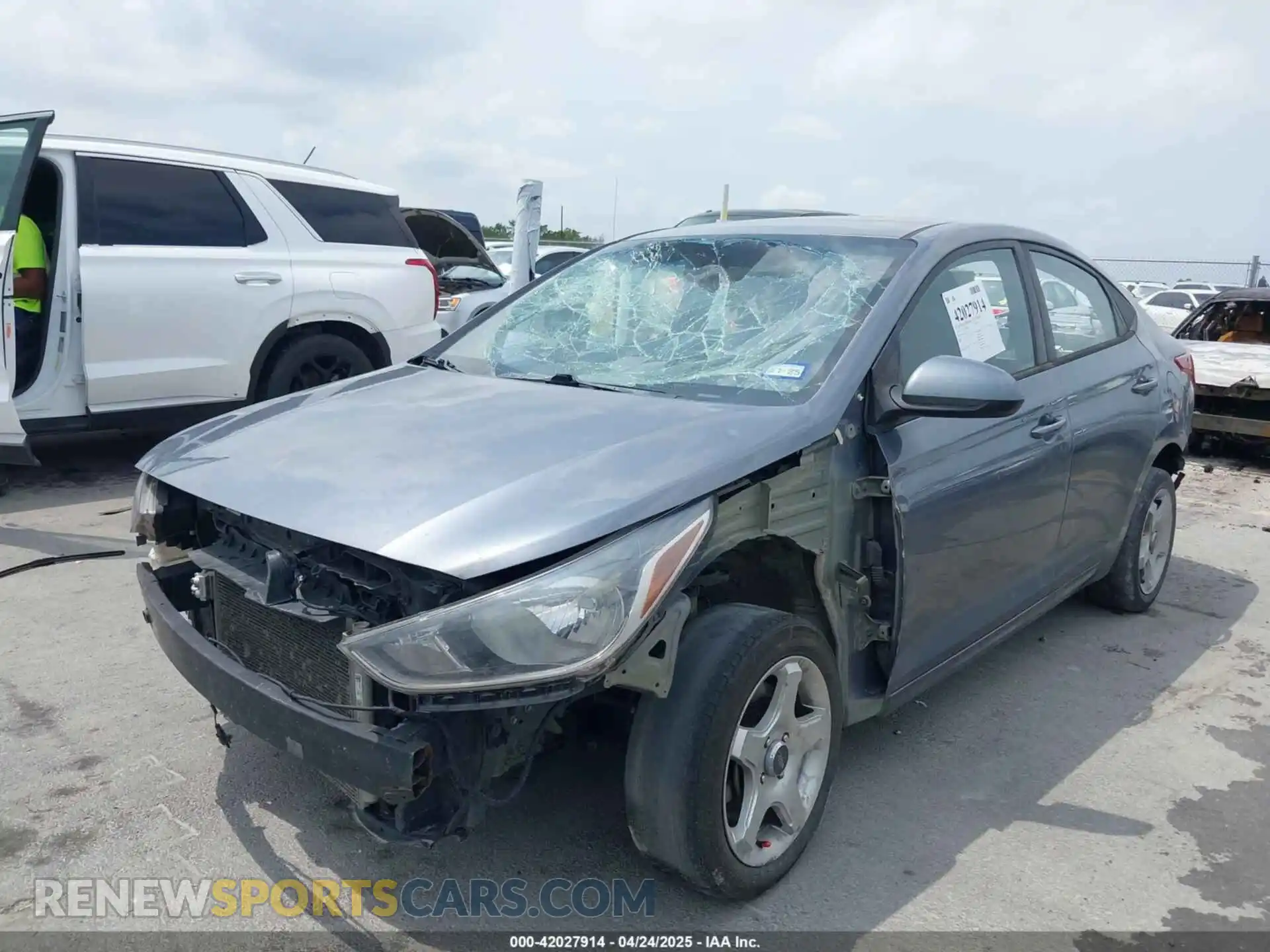 2 Photograph of a damaged car 3KPC24A62LE103630 HYUNDAI ACCENT 2020
