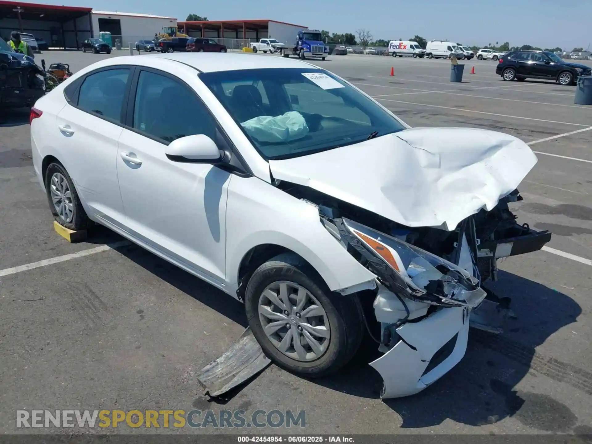 1 Photograph of a damaged car 3KPC24A64ME132676 HYUNDAI ACCENT 2021