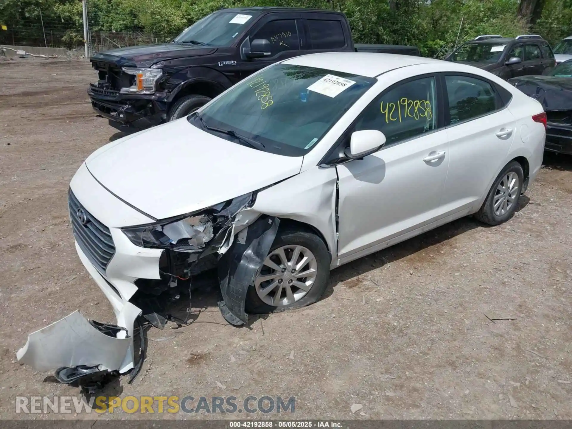 2 Photograph of a damaged car 3KPC24A66ME137023 HYUNDAI ACCENT 2021
