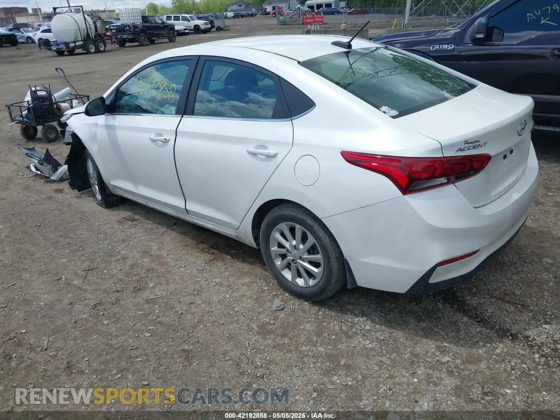 3 Photograph of a damaged car 3KPC24A66ME137023 HYUNDAI ACCENT 2021