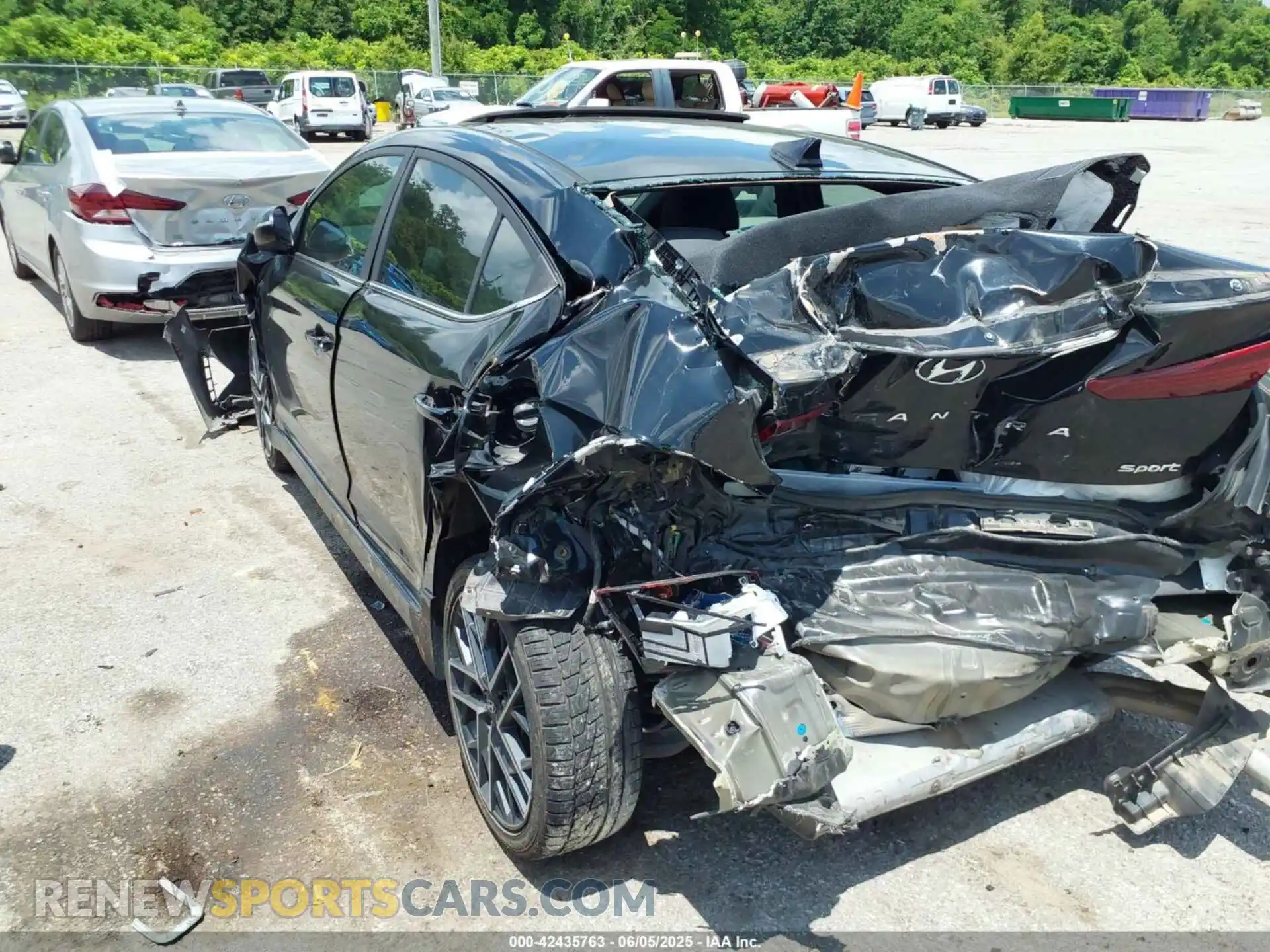 3 Фотография поврежденного автомобиля KMHD04LB9KU819795 HYUNDAI ELANTRA 2019