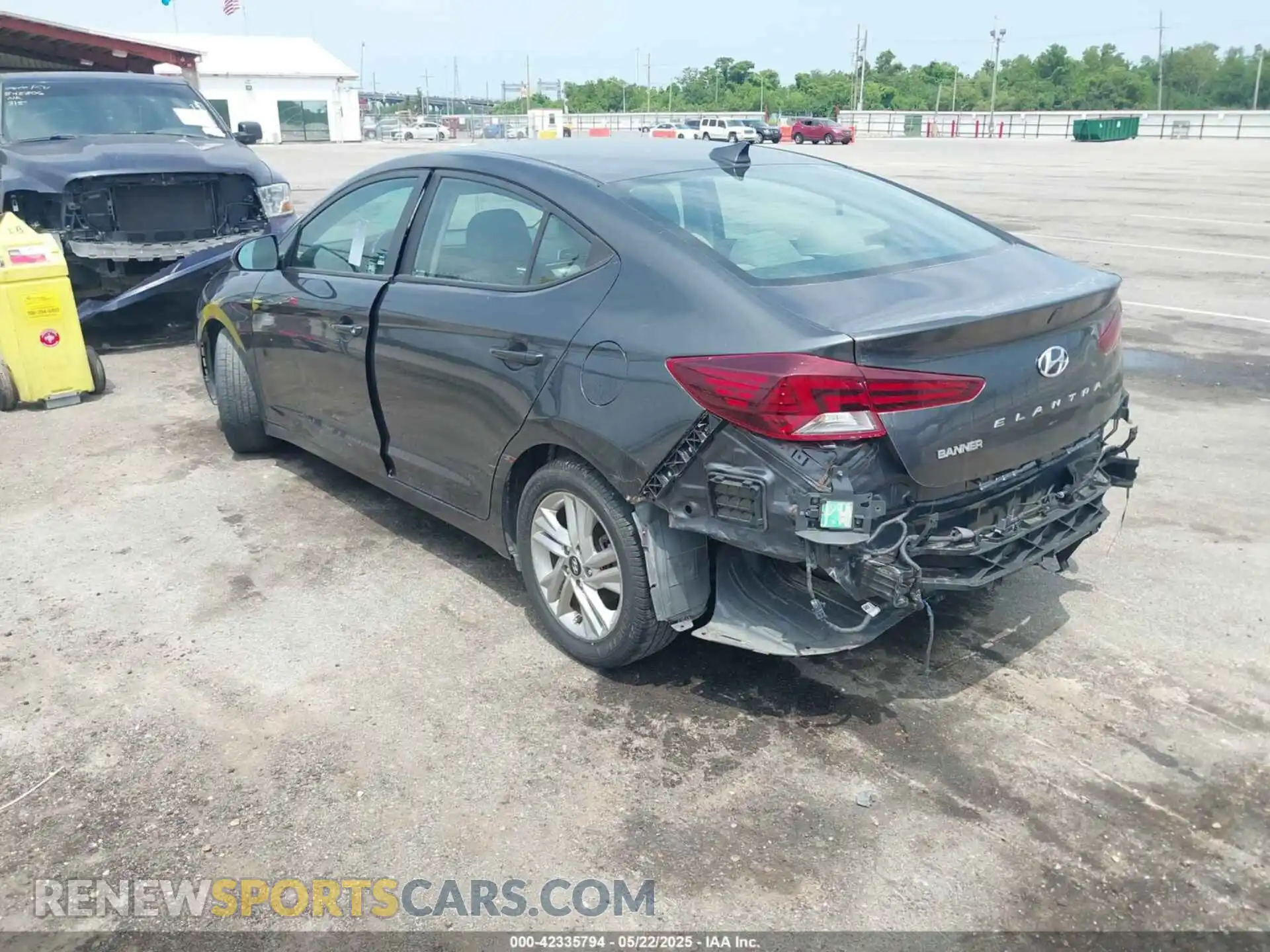 3 Photograph of a damaged car 5NPD84LF1LH625614 HYUNDAI ELANTRA 2020
