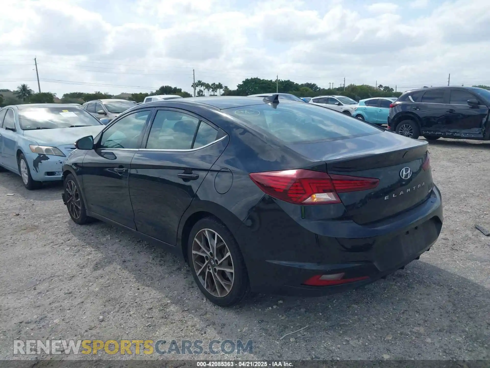 3 Photograph of a damaged car 5NPD84LF5LH557432 HYUNDAI ELANTRA 2020