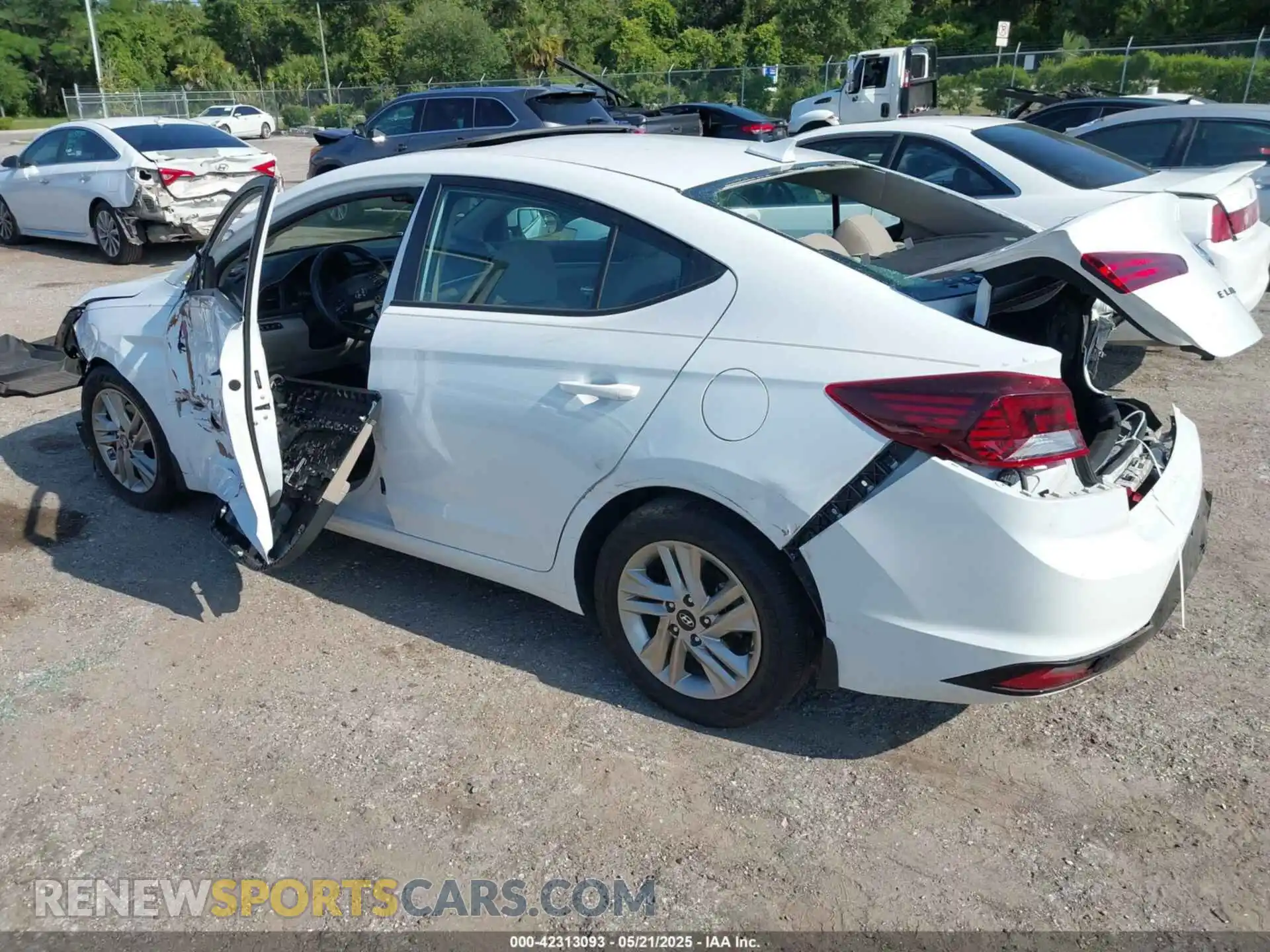 3 Photograph of a damaged car 5NPD84LF6LH499797 HYUNDAI ELANTRA 2020