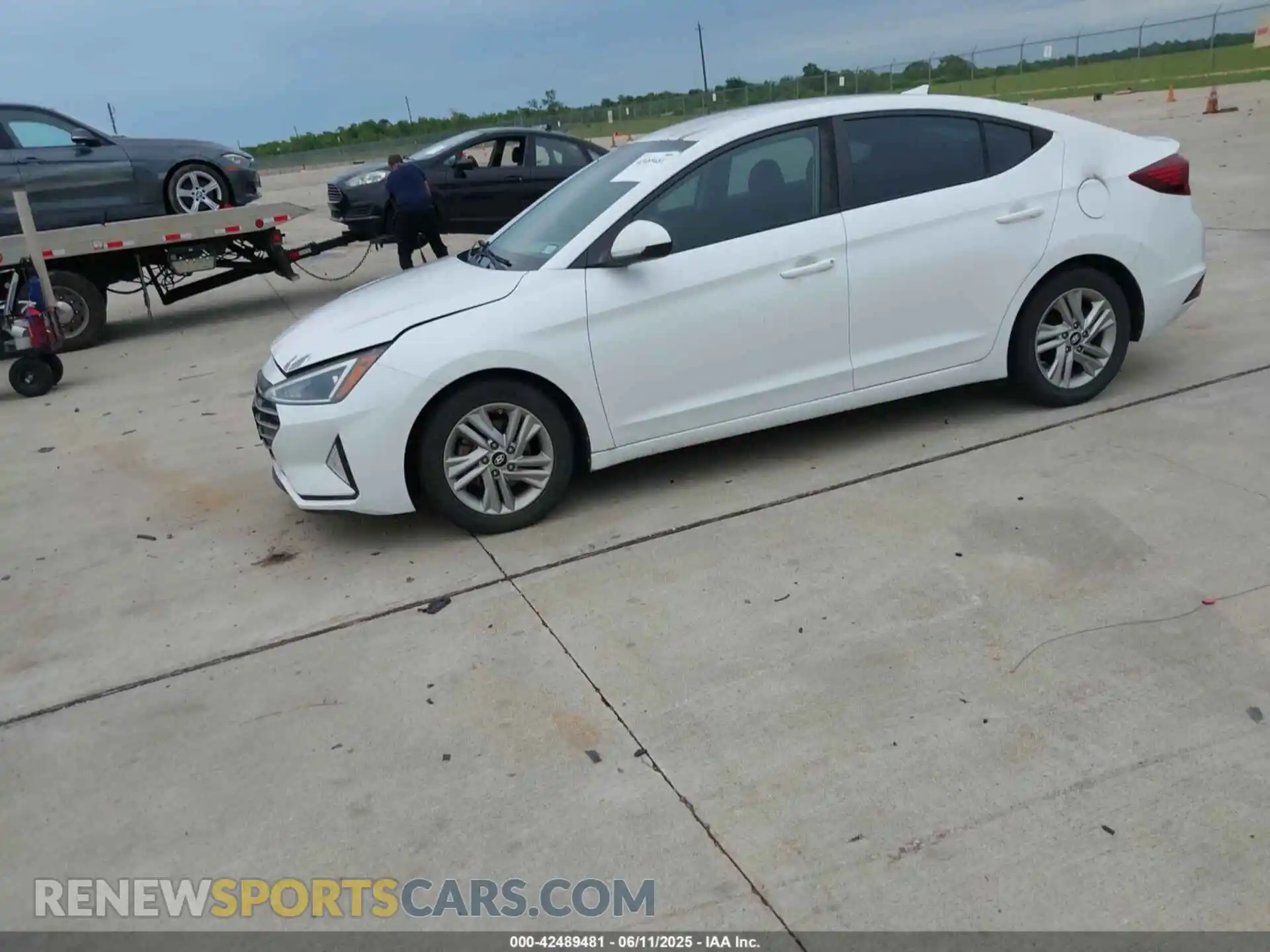 2 Photograph of a damaged car 5NPD84LF9LH531786 HYUNDAI ELANTRA 2020