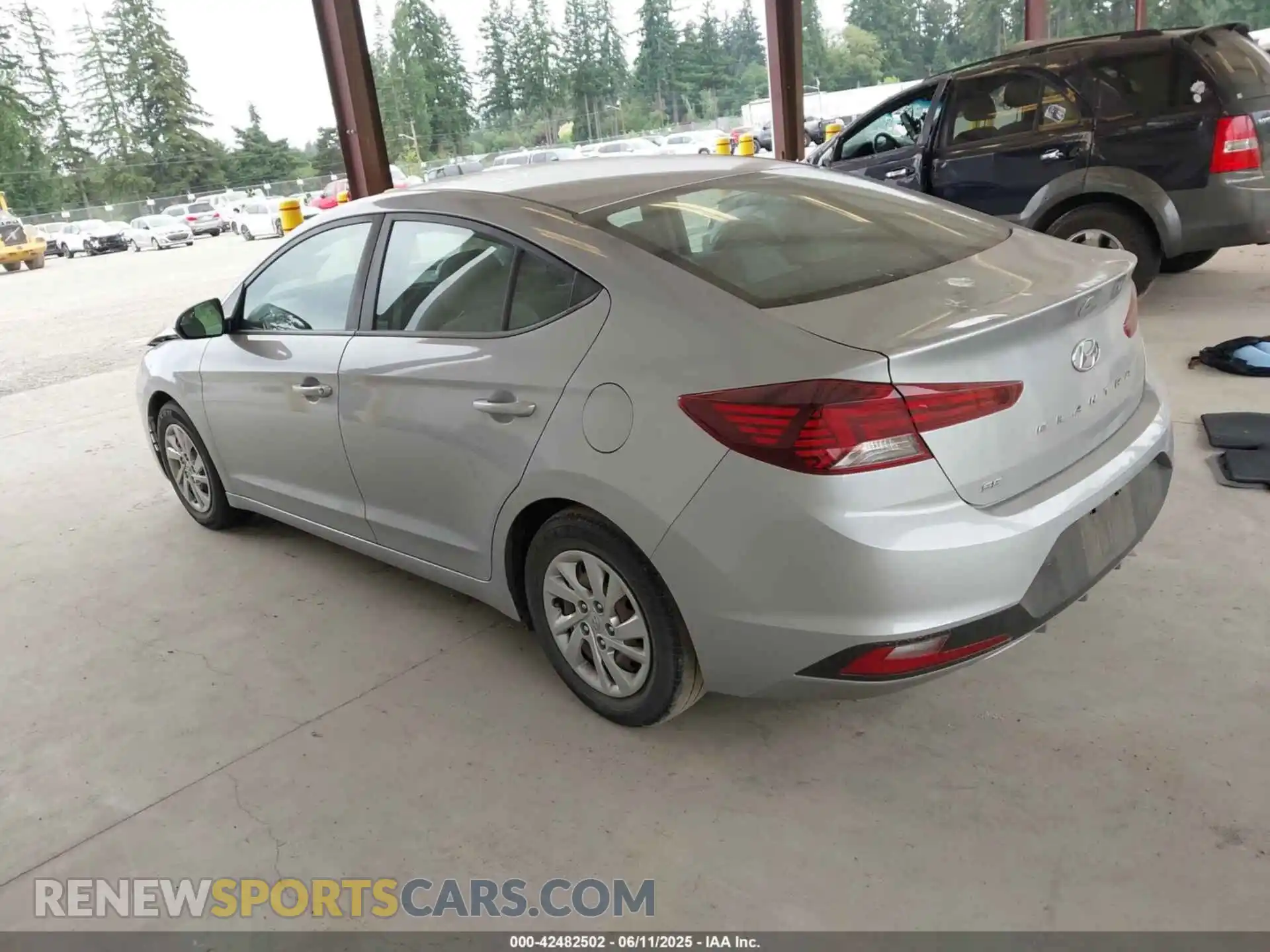 3 Фотография поврежденного автомобиля KMHD74LF7LU988357 HYUNDAI ELANTRA 2020