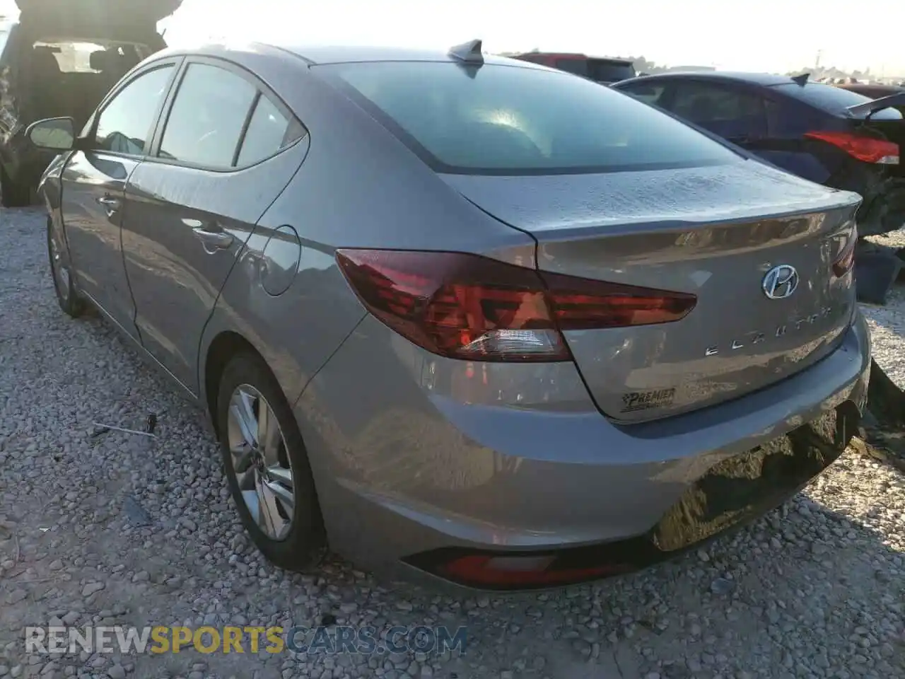 3 Фотография поврежденного автомобиля KMHD84LFXLU030715 HYUNDAI ELANTRA 2020