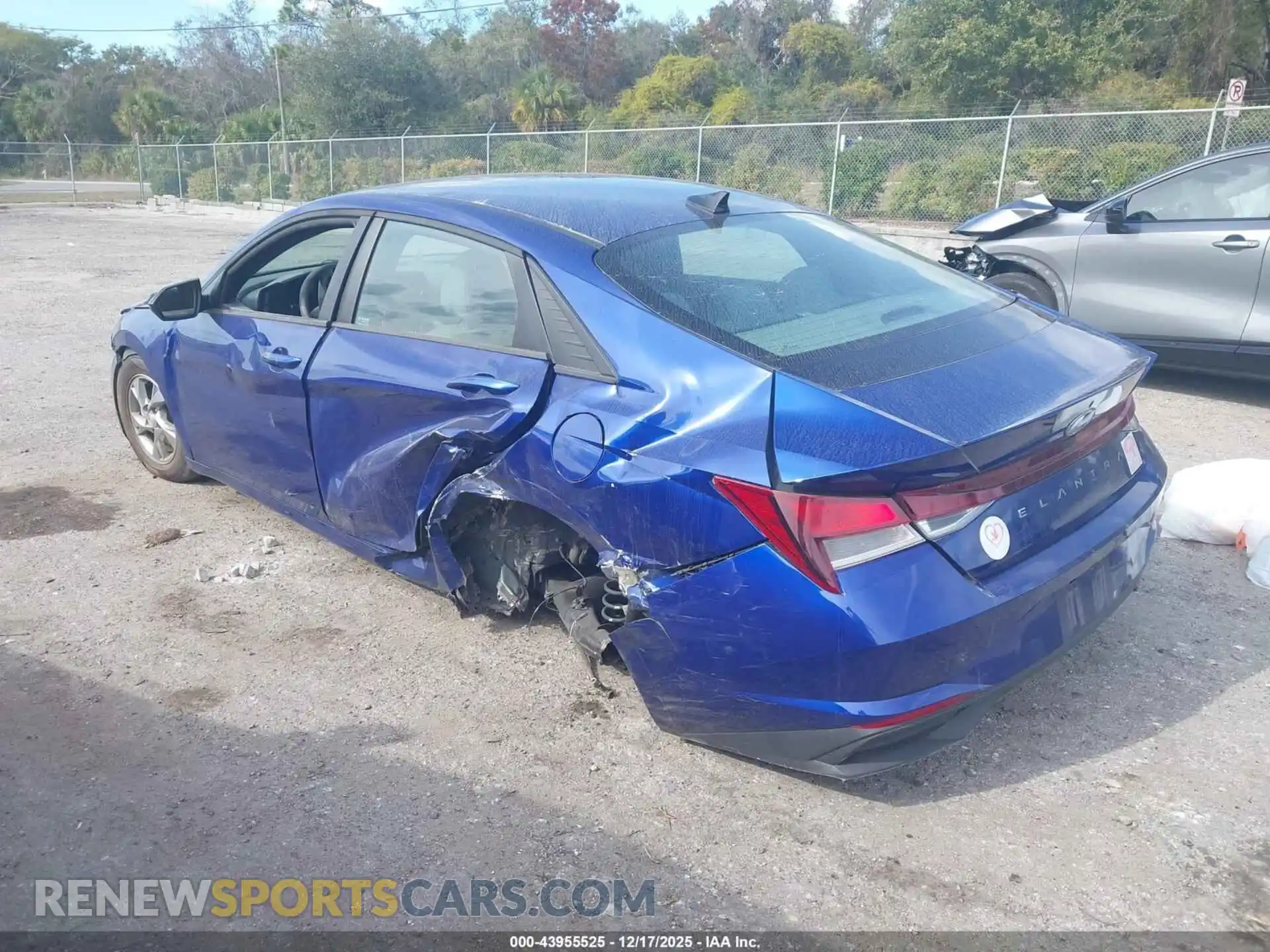 3 Photograph of a damaged car 5NPLL4AG0MH033015 HYUNDAI ELANTRA 2021