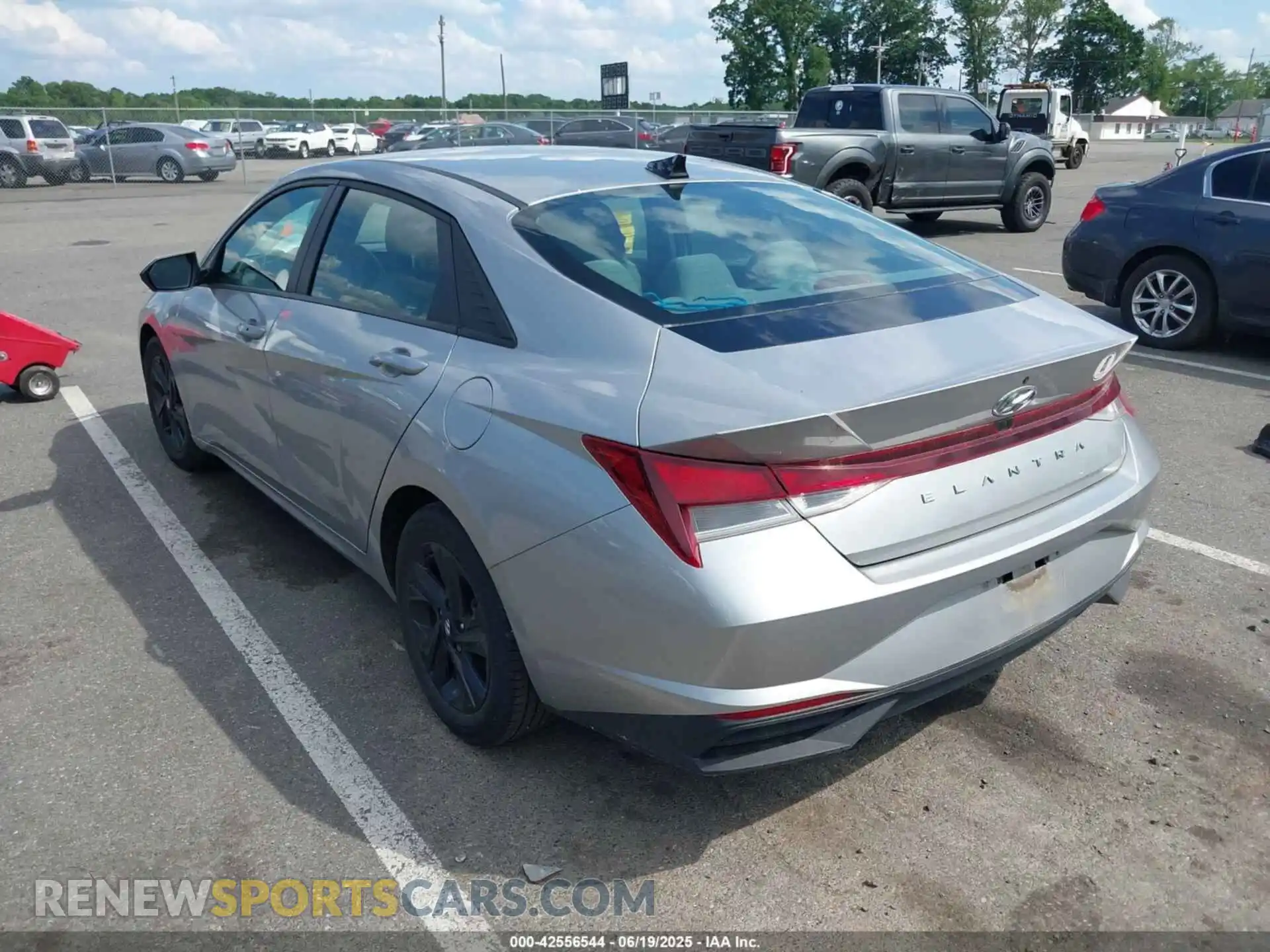 3 Photograph of a damaged car 5NPLM4AG1MH033652 HYUNDAI ELANTRA 2021