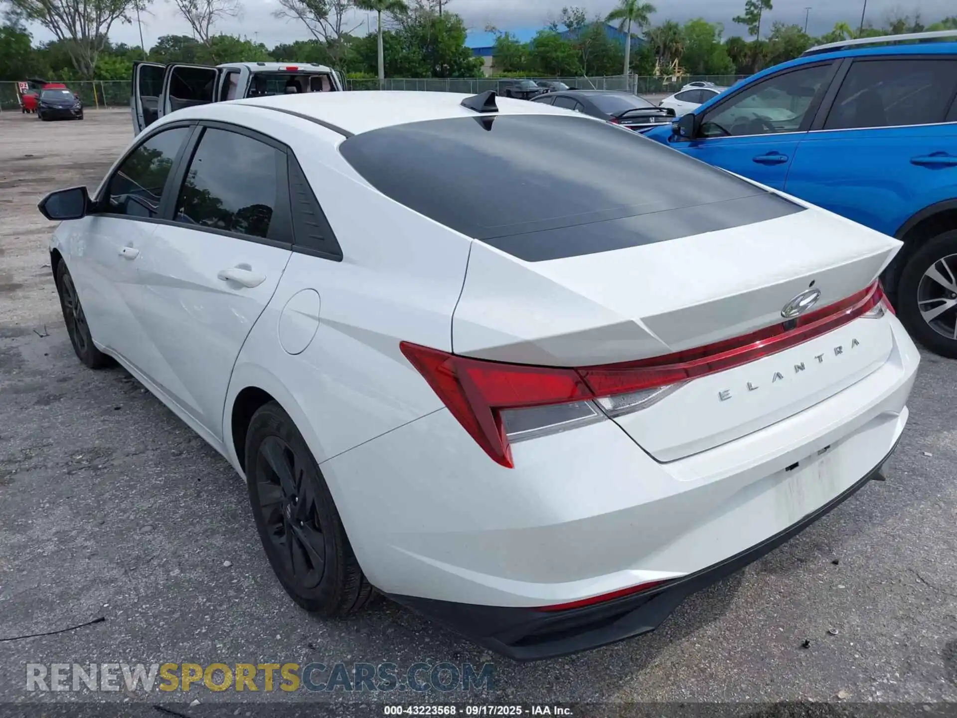3 Photograph of a damaged car 5NPLM4AG1MH036664 HYUNDAI ELANTRA 2021