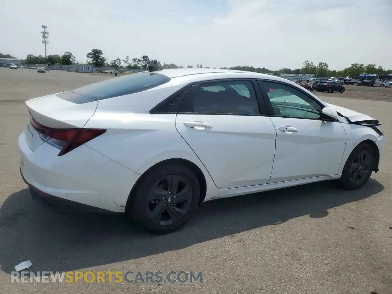 3 Photograph of a damaged car 5NPLS4AG5MH005522 HYUNDAI ELANTRA 2021