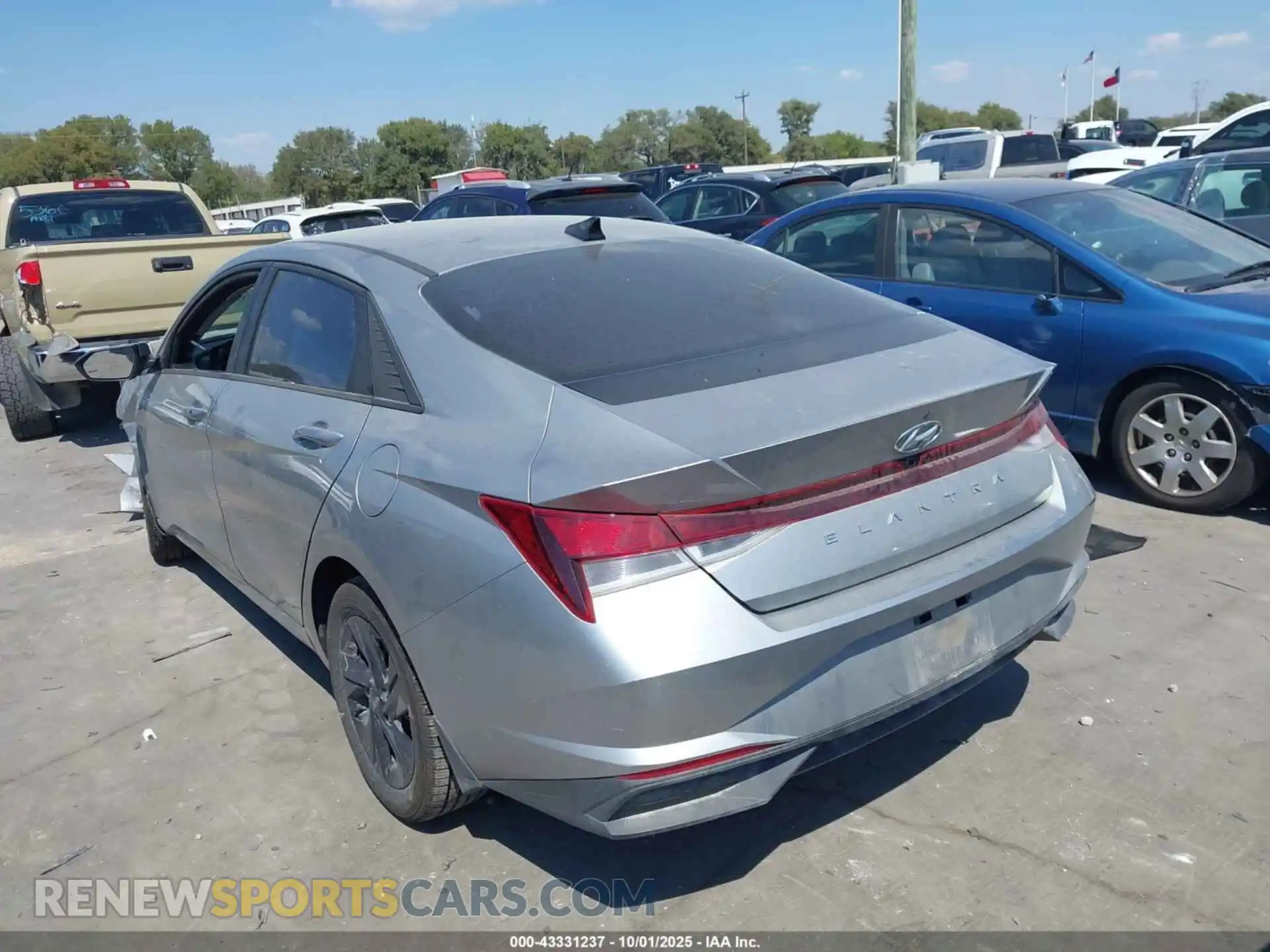 3 Фотография поврежденного автомобиля 5NPLM4AG2NH054463 HYUNDAI ELANTRA 2022