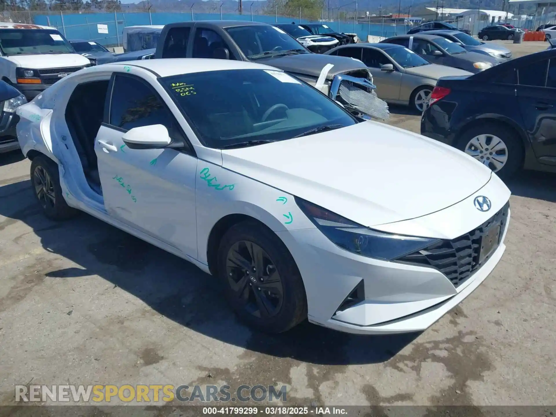 1 Photograph of a damaged car 5NPLM4AG2NH070629 HYUNDAI ELANTRA 2022