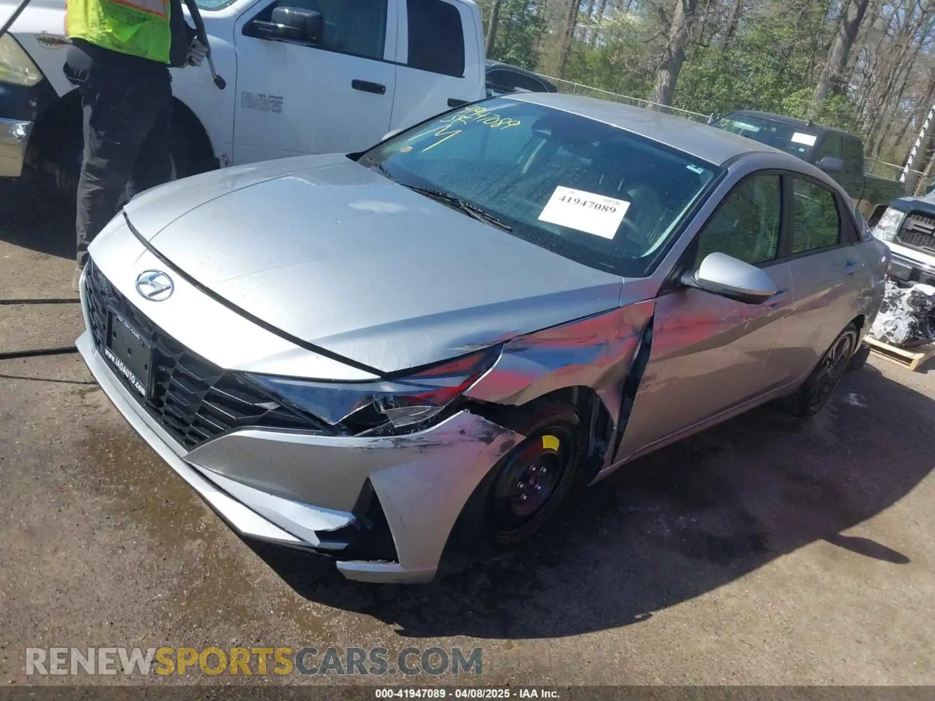 2 fotografías del automóvil dañado 5NPLM4AG6PH091535 HYUNDAI ELANTRA 2023