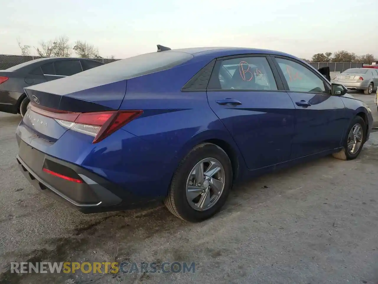 3 fotografías del automóvil dañado KMHLL4DG7RU675879 HYUNDAI ELANTRA 2024