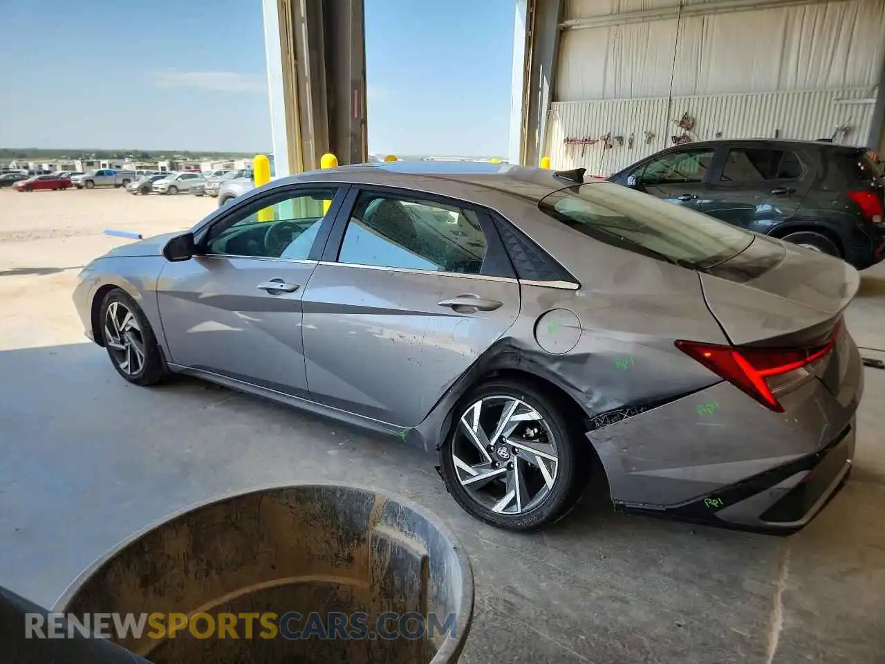 2 fotografías del automóvil dañado KMHLS4DG2SU931077 HYUNDAI ELANTRA 2025