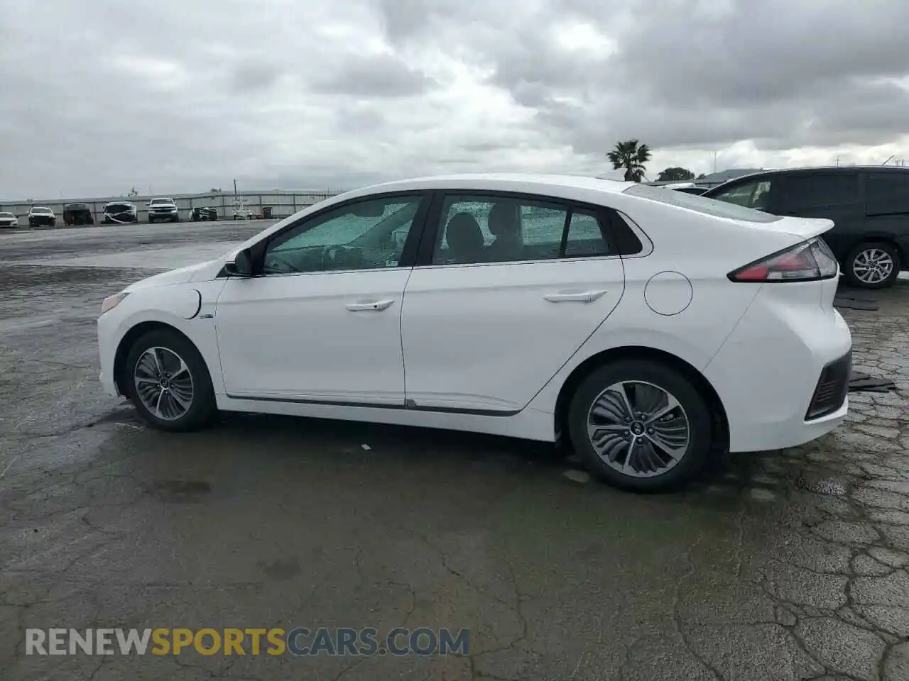 2 Photograph of a damaged car KMHC75LD8LU189686 HYUNDAI IONIQ 2020