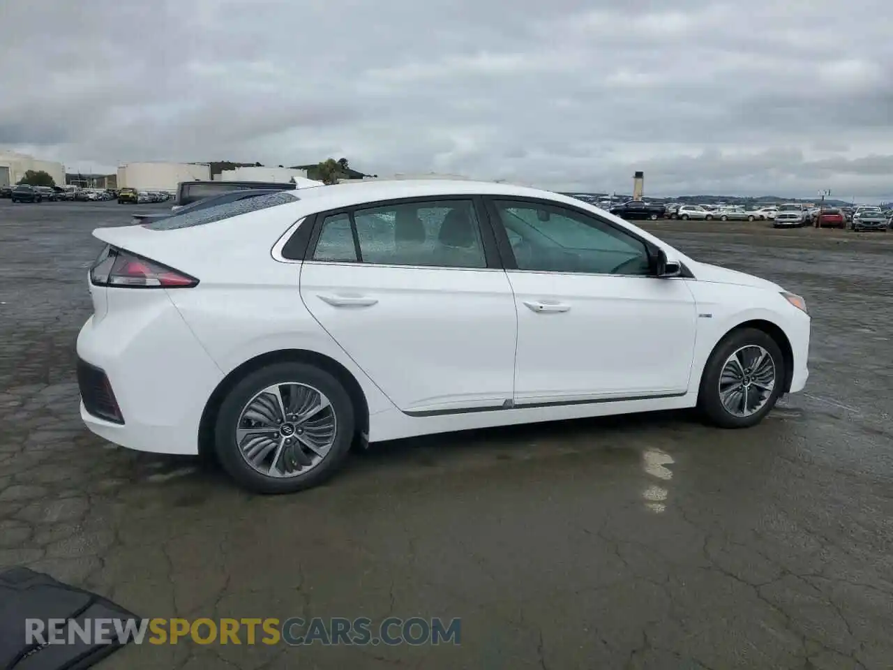 3 Photograph of a damaged car KMHC75LD8LU189686 HYUNDAI IONIQ 2020