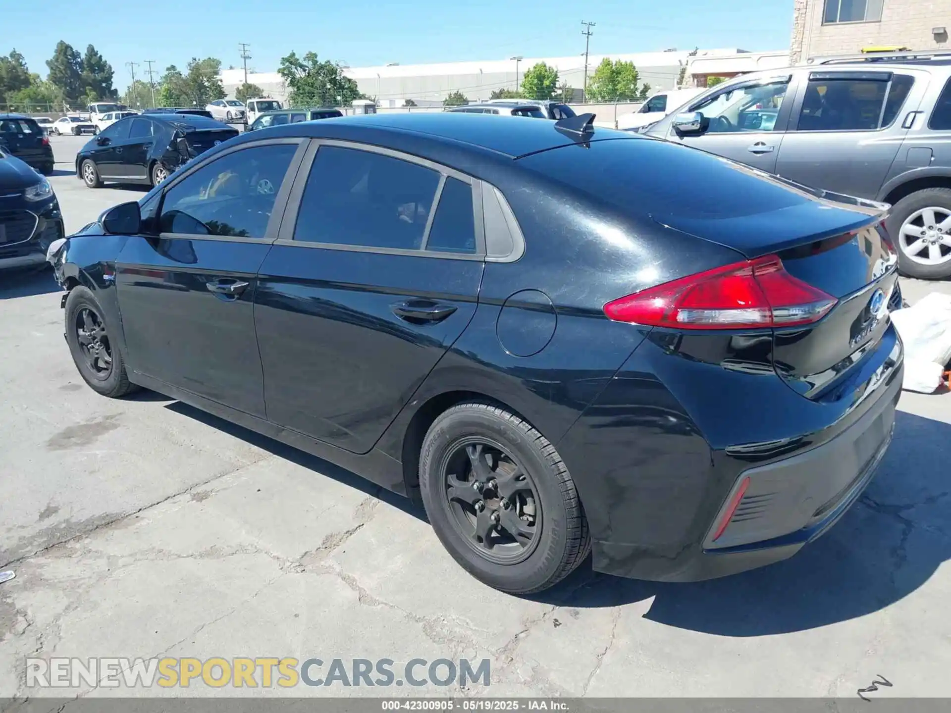3 Photograph of a damaged car KMHC65LC0KU179940 HYUNDAI IONIQ HYBRID 2019