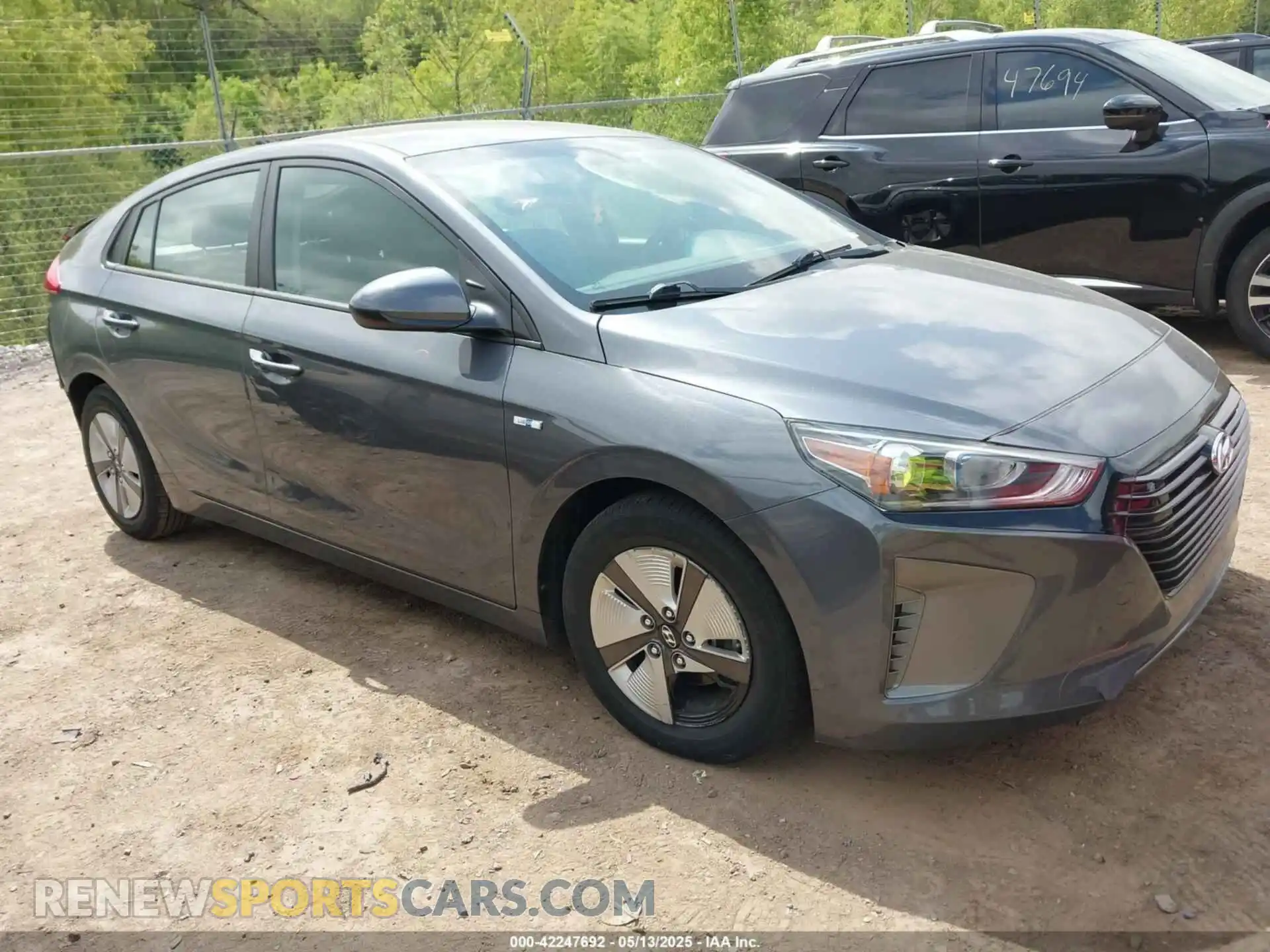 1 Photograph of a damaged car KMHC65LC4KU174675 HYUNDAI IONIQ HYBRID 2019