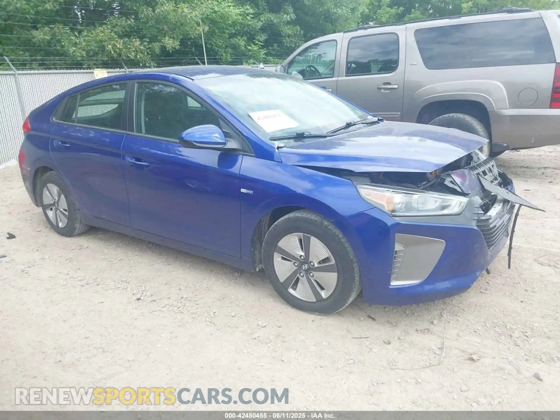 1 Photograph of a damaged car KMHC65LC8KU169771 HYUNDAI IONIQ HYBRID 2019