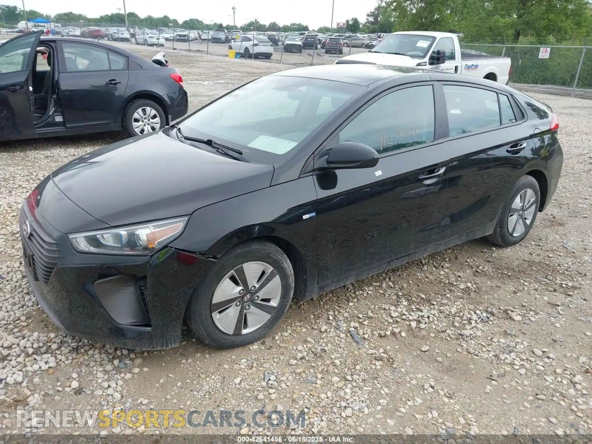 2 Photograph of a damaged car KMHC65LC9KU162733 HYUNDAI IONIQ HYBRID 2019