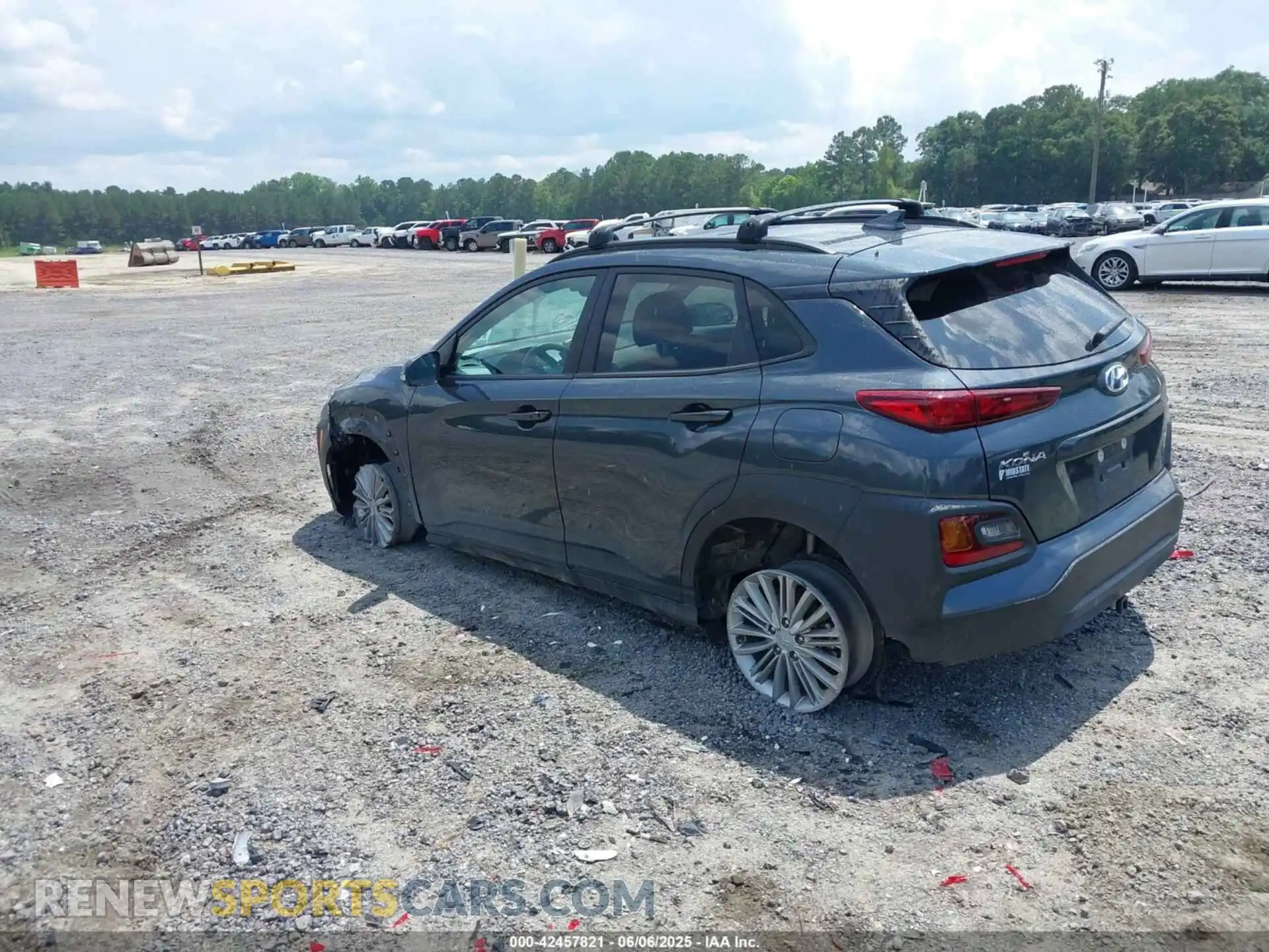 3 Фотография поврежденного автомобиля KM8K6CAA4MU740631 HYUNDAI KONA 2021