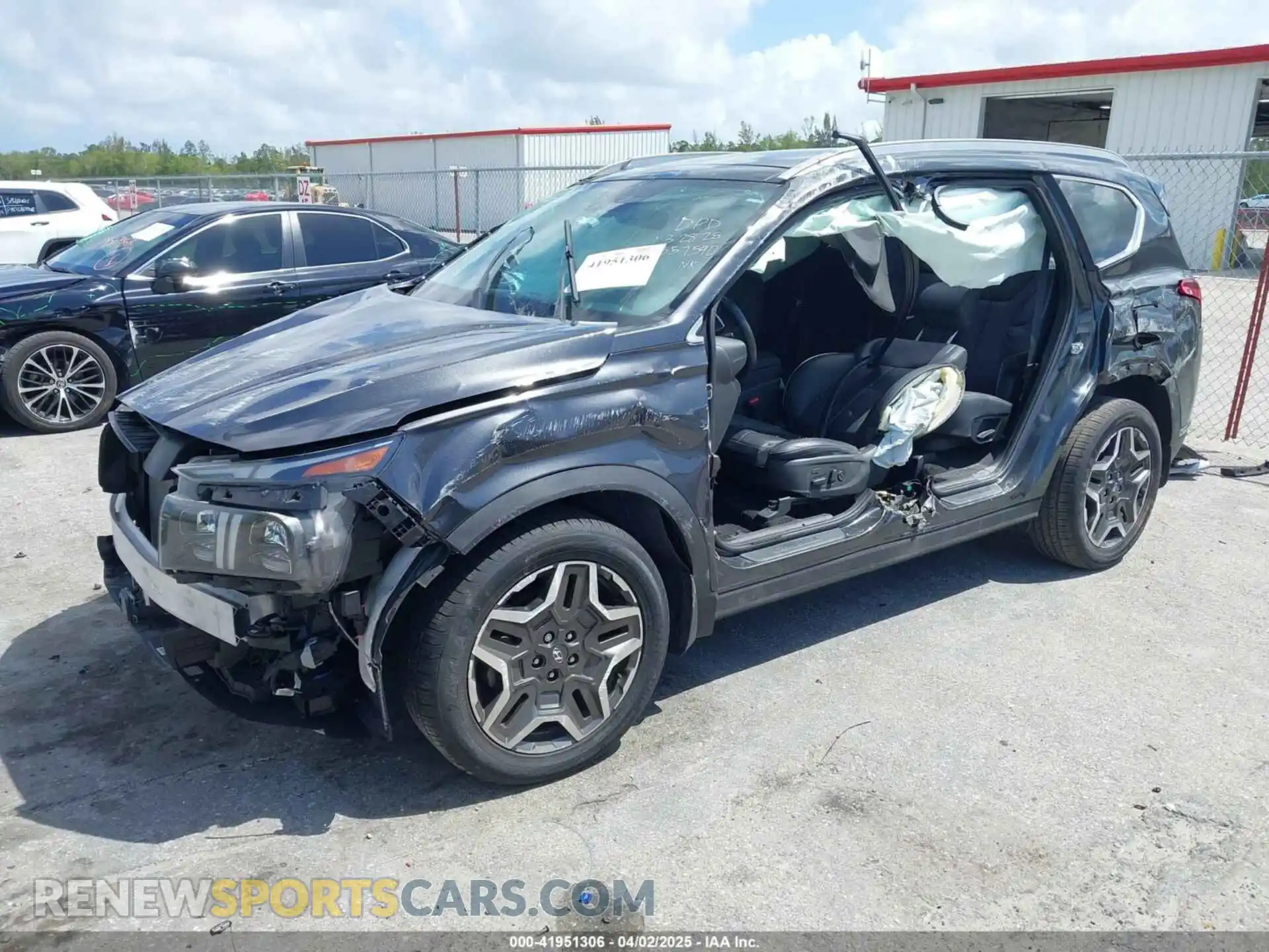 2 fotografías del automóvil dañado 5NMS44AL3PH557590 HYUNDAI SANTA FE 2023