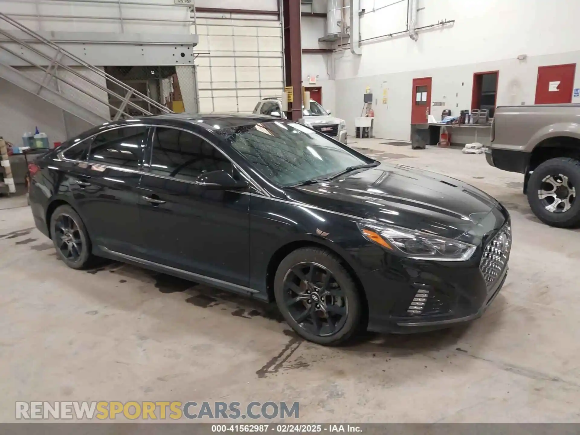 1 Photograph of a damaged car 5NPE34AB2KH809896 HYUNDAI SONATA 2019