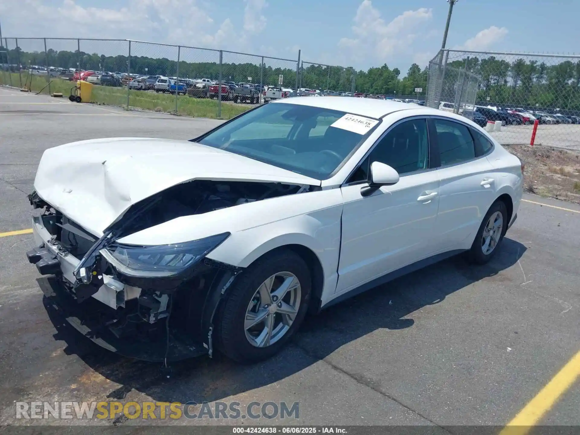 2 Photograph of a damaged car 5NPEG4JAXLH056597 HYUNDAI SONATA 2020