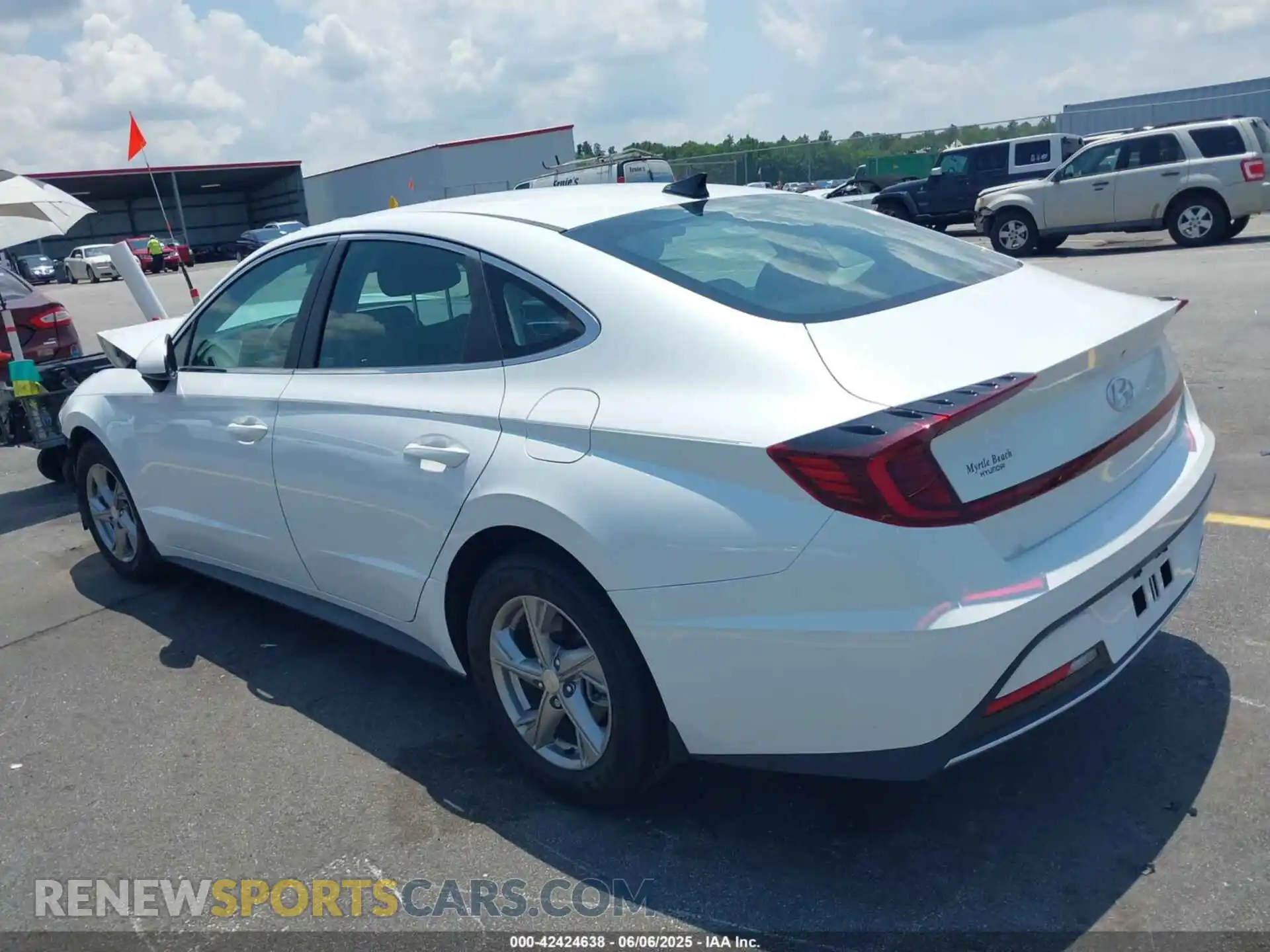 3 Photograph of a damaged car 5NPEG4JAXLH056597 HYUNDAI SONATA 2020