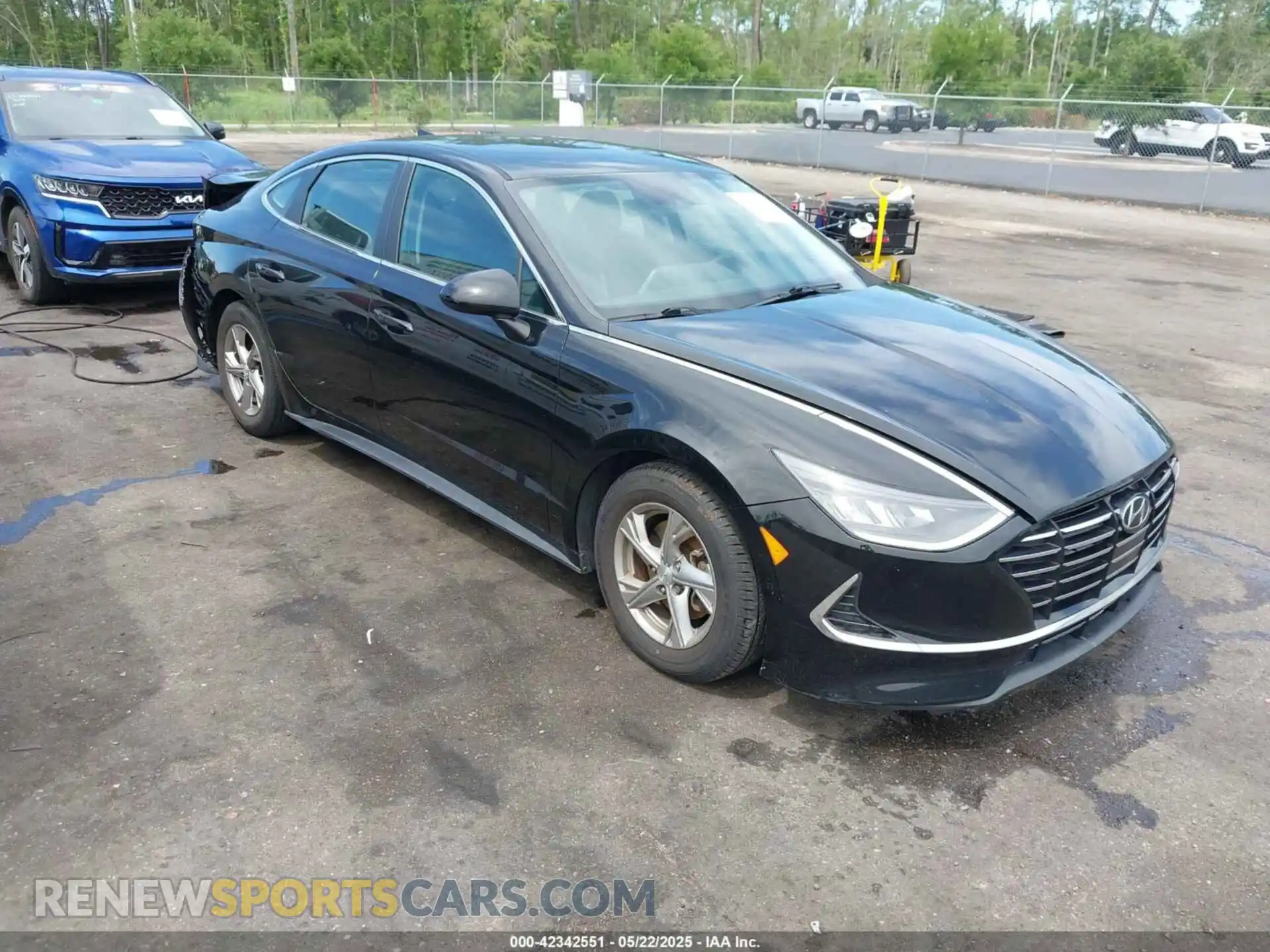 1 Photograph of a damaged car 5NPEG4JAXLH056888 HYUNDAI SONATA 2020