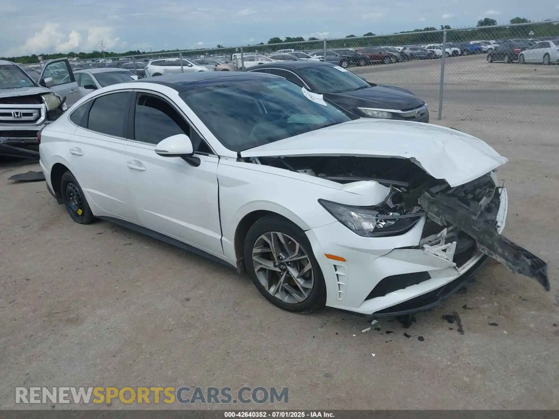 1 Photograph of a damaged car 5NPEF4JA3MH078204 HYUNDAI SONATA 2021
