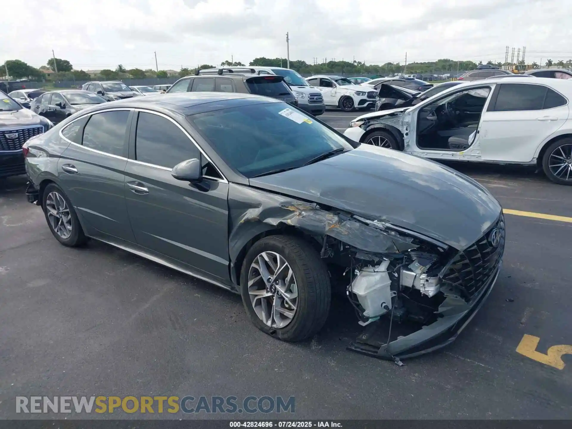1 Photograph of a damaged car 5NPEF4JA4MH095609 HYUNDAI SONATA 2021