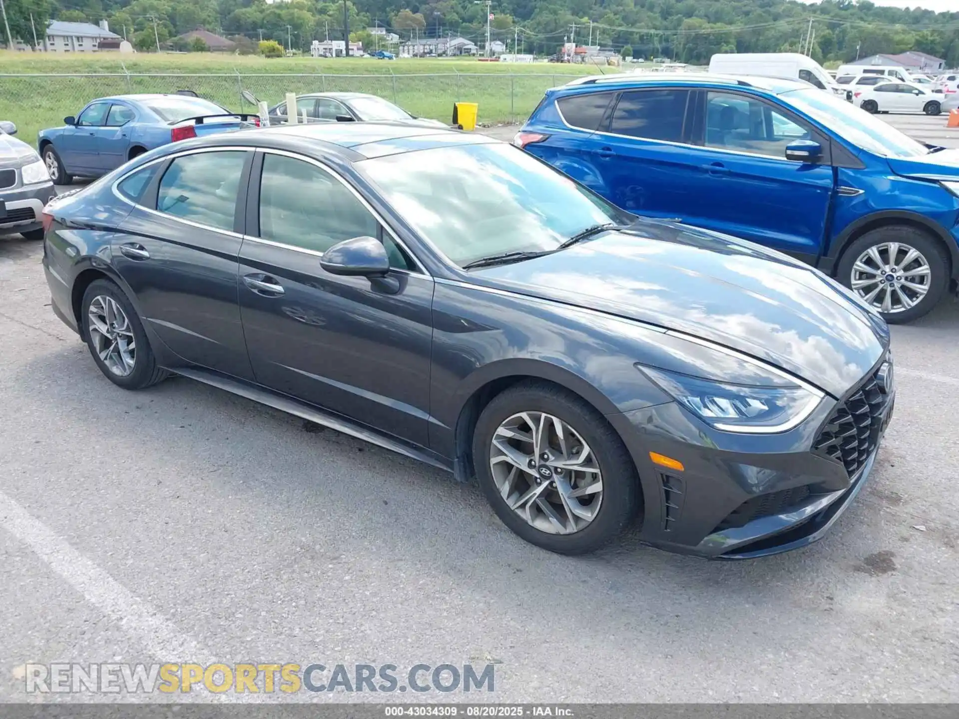 1 Photograph of a damaged car 5NPEF4JA9MH092785 HYUNDAI SONATA 2021