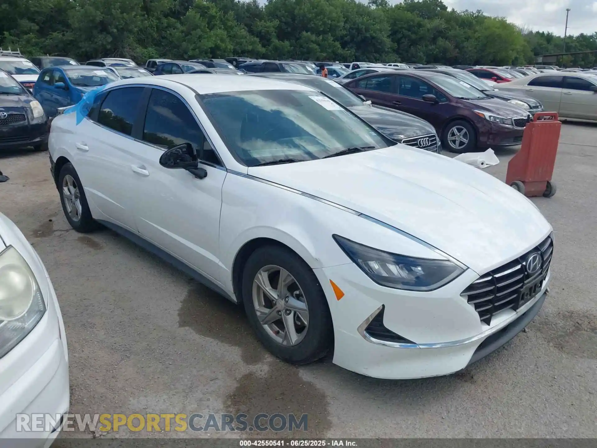 1 Photograph of a damaged car 5NPEG4JA2MH128068 HYUNDAI SONATA 2021
