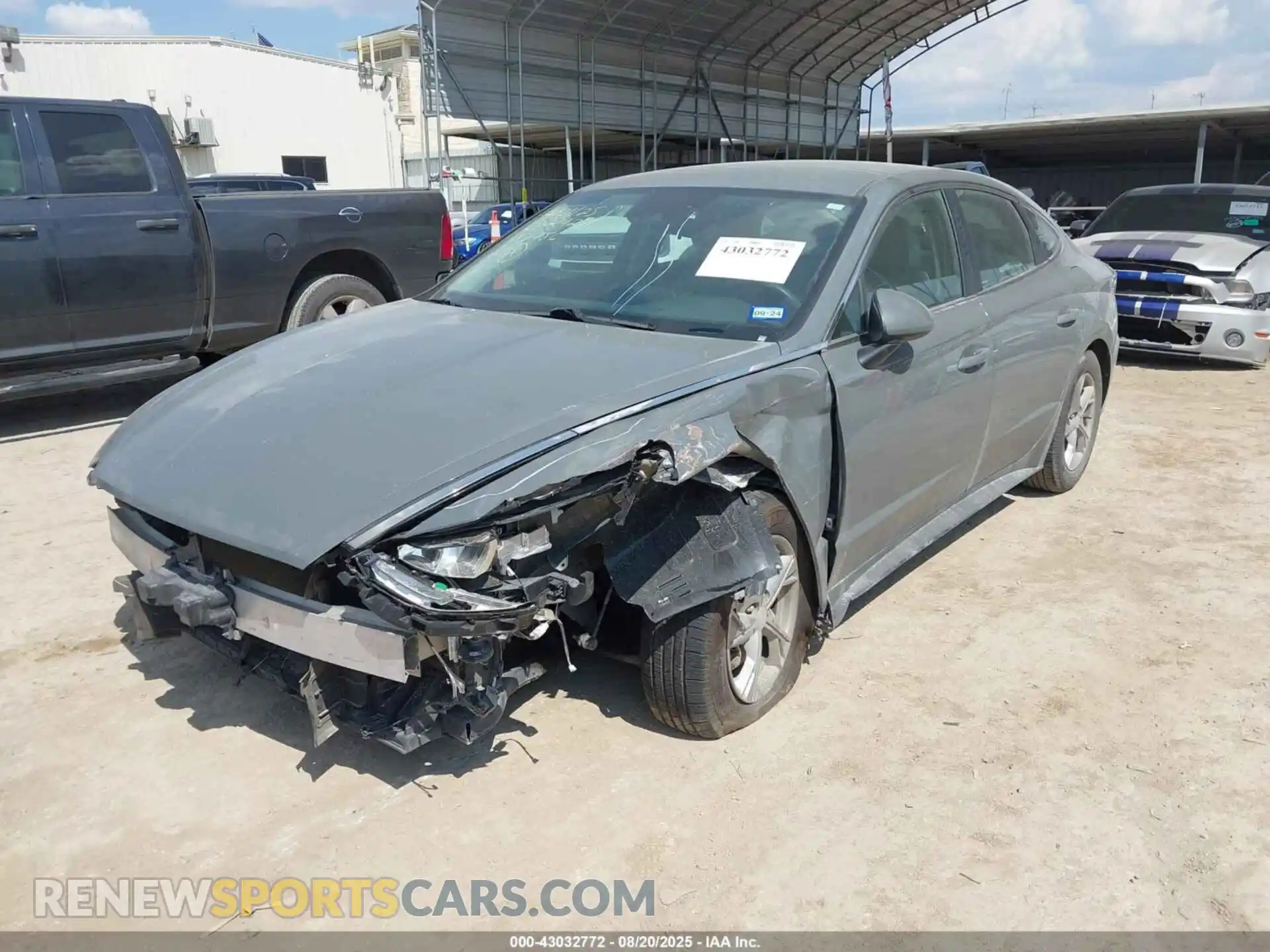 2 Photograph of a damaged car 5NPEG4JA9MH112756 HYUNDAI SONATA 2021