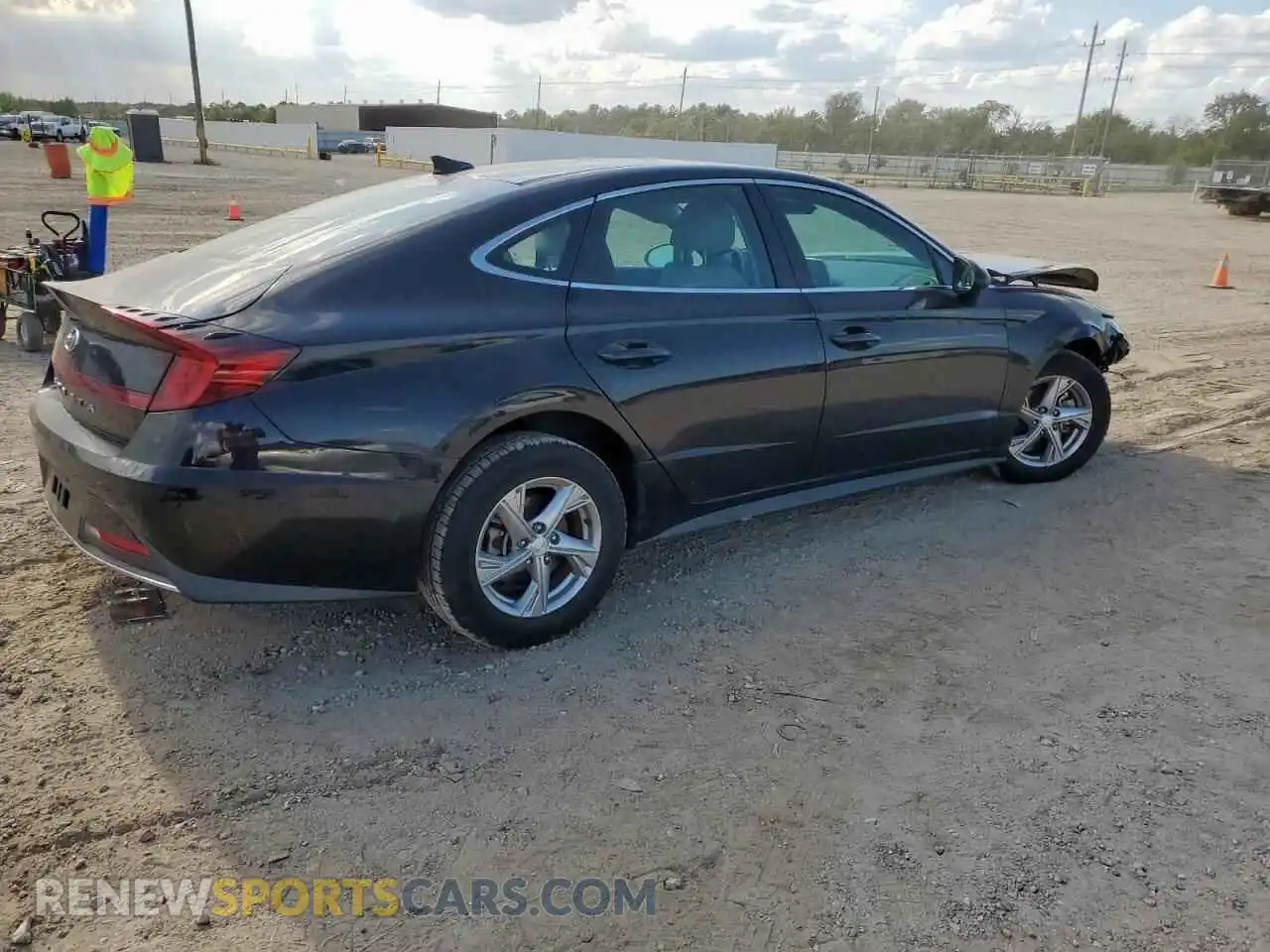 3 Photograph of a damaged car 5NPEG4JA9MH128326 HYUNDAI SONATA 2021