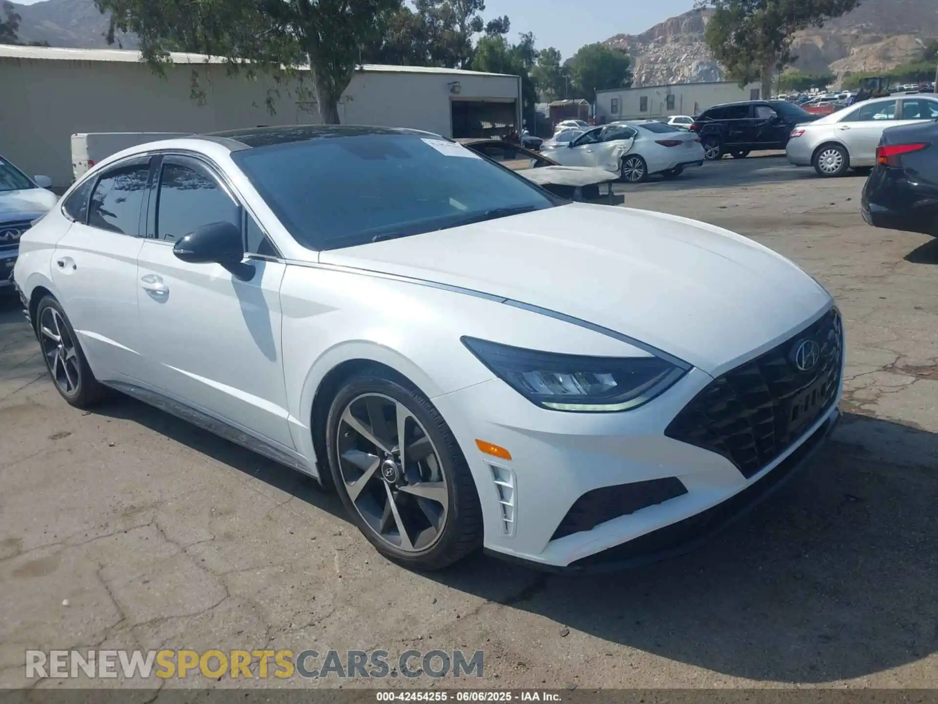 1 Photograph of a damaged car 5NPEJ4J23MH132365 HYUNDAI SONATA 2021