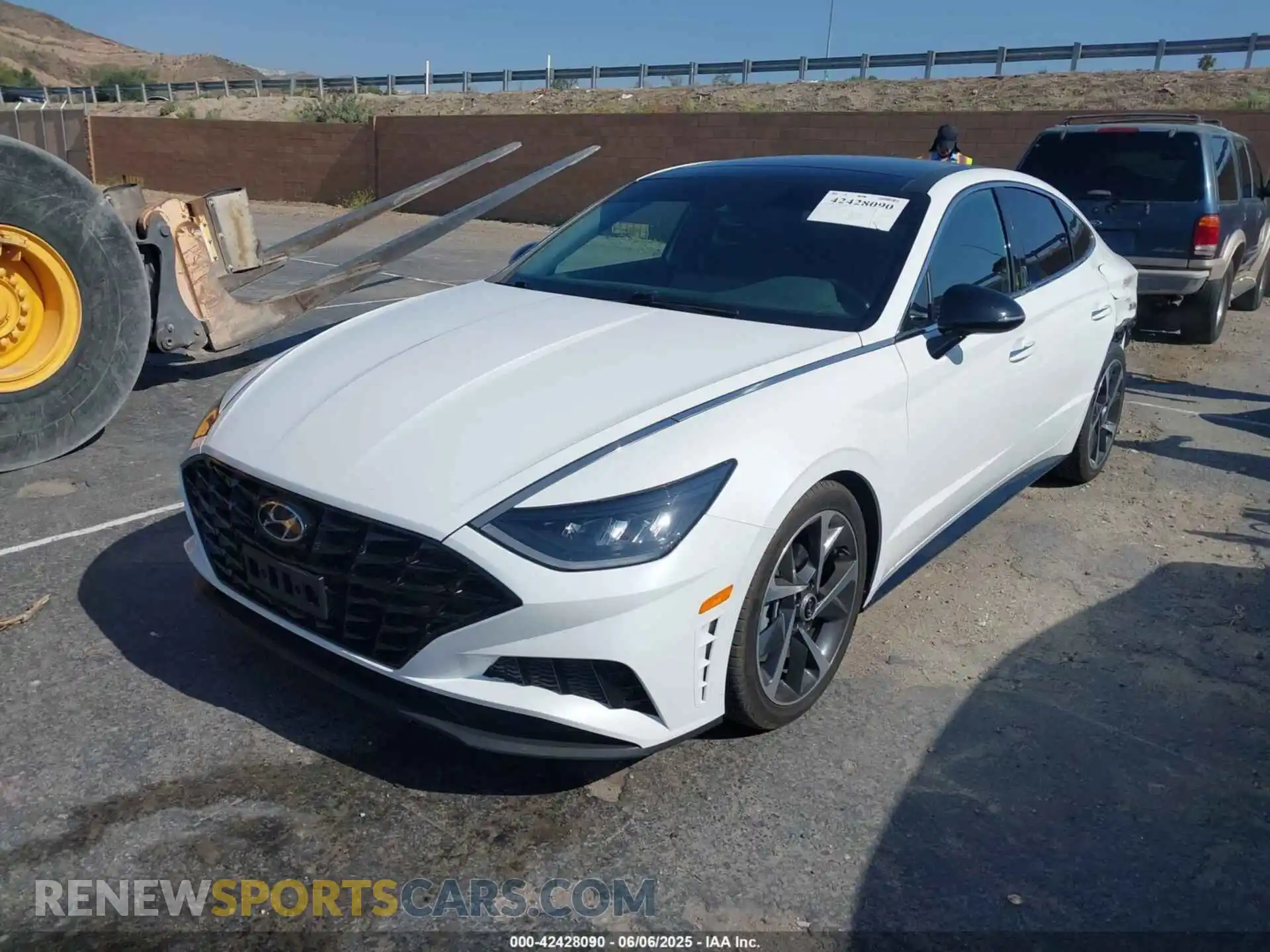 2 Photograph of a damaged car 5NPEJ4J26MH132313 HYUNDAI SONATA 2021